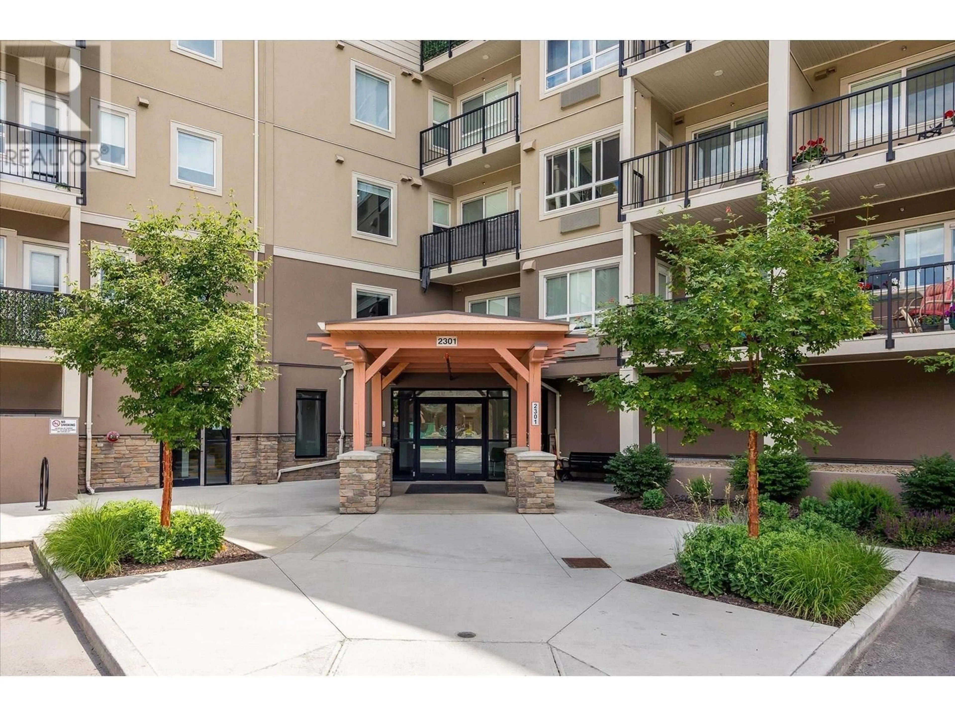 Indoor foyer for 405 - 2301 CARRINGTON ROAD, West Kelowna British Columbia V4T3C1