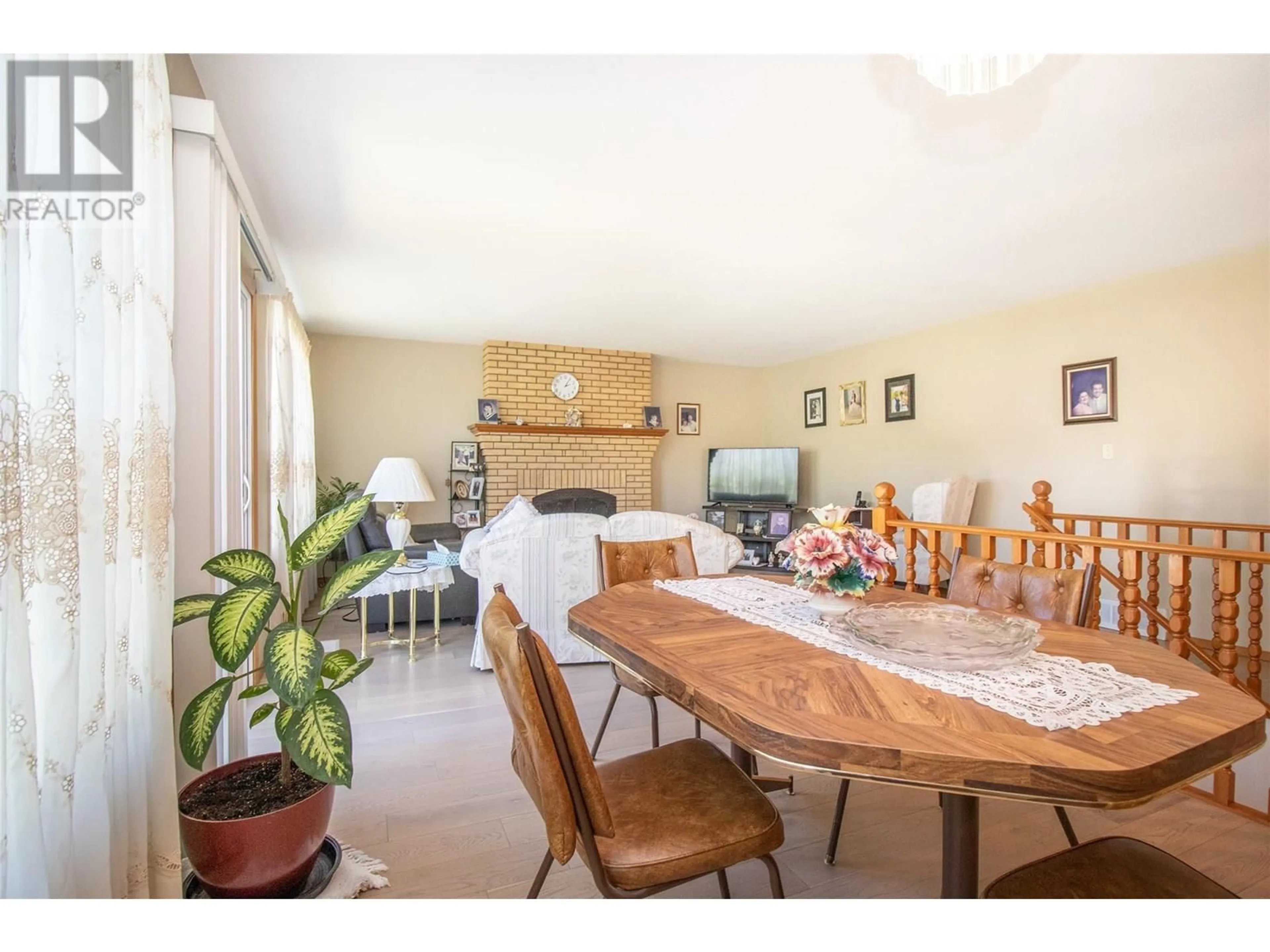 Dining room, wood/laminate floor for 532 O'KEEFE COURT, Kelowna British Columbia V1X6B1