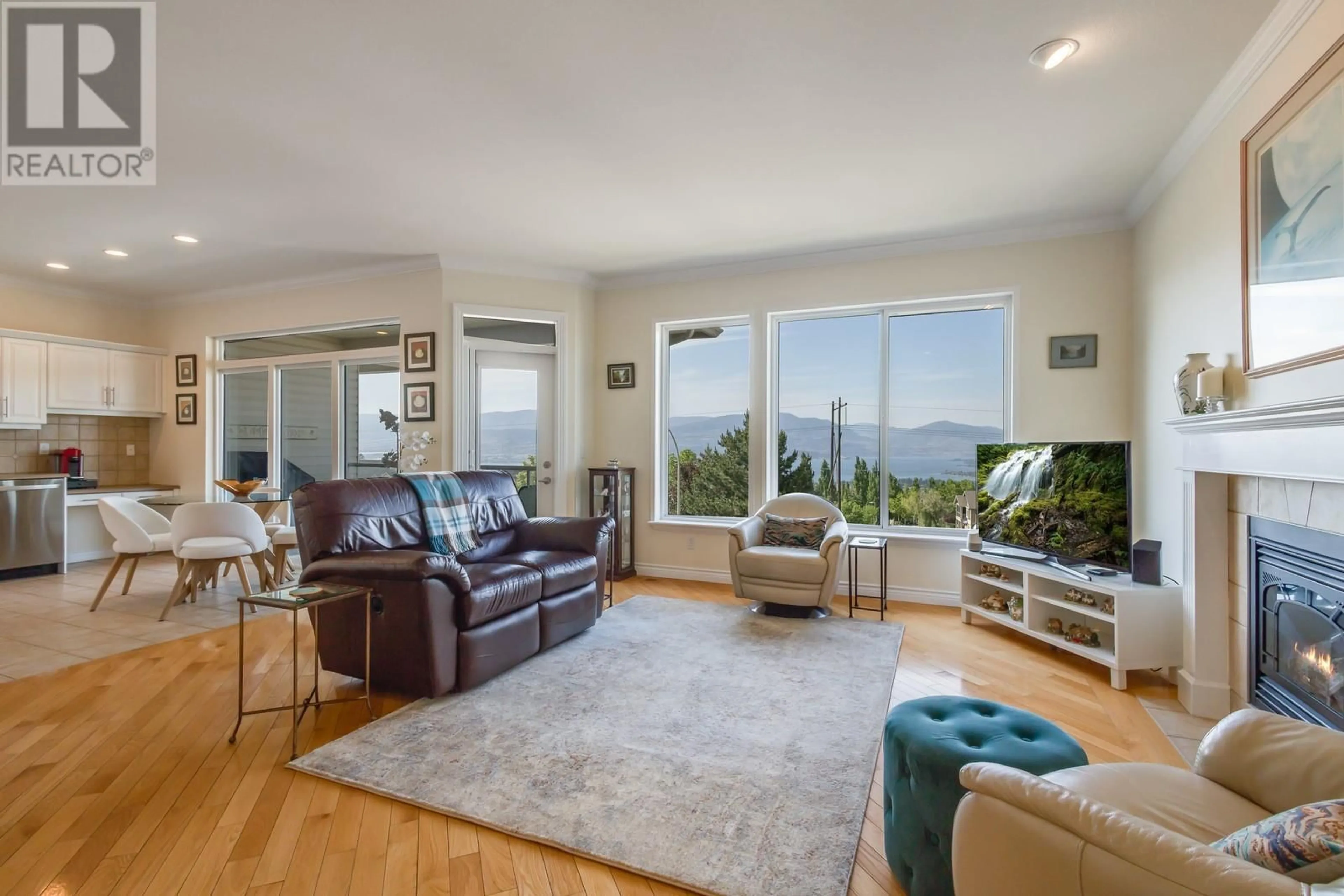 Living room with furniture, unknown for 2 - 700 SOUTH CREST DRIVE, Kelowna British Columbia V1W4X7