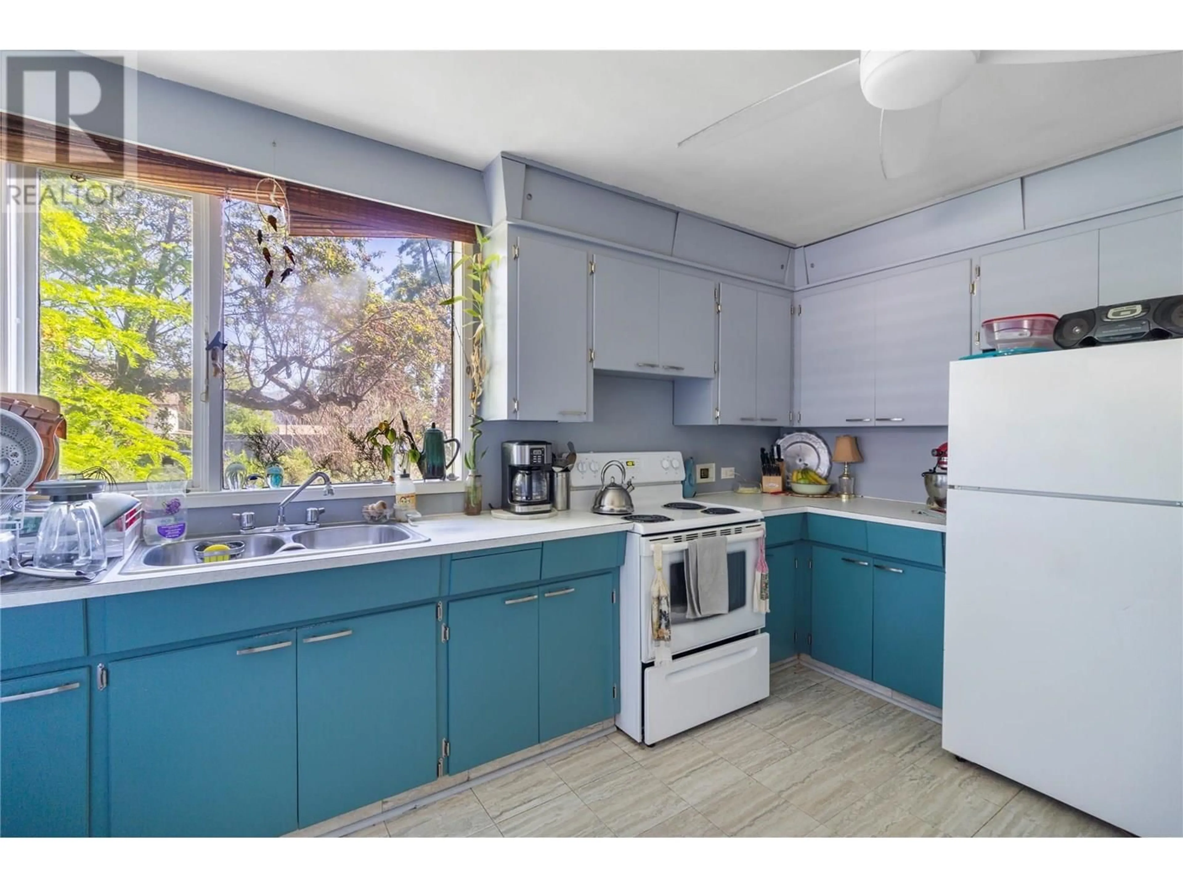 Standard kitchen, unknown for 545 FORTUNE DRIVE, Kamloops British Columbia V2B2J8