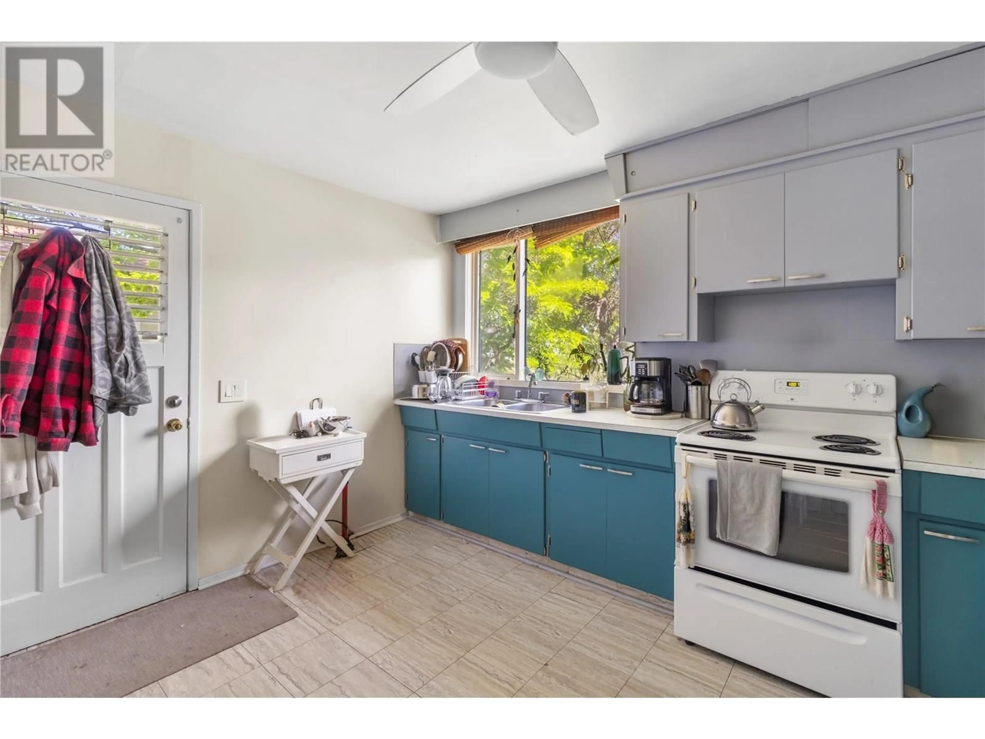 Standard kitchen, unknown for 545 FORTUNE DRIVE, Kamloops British Columbia V2B2J8