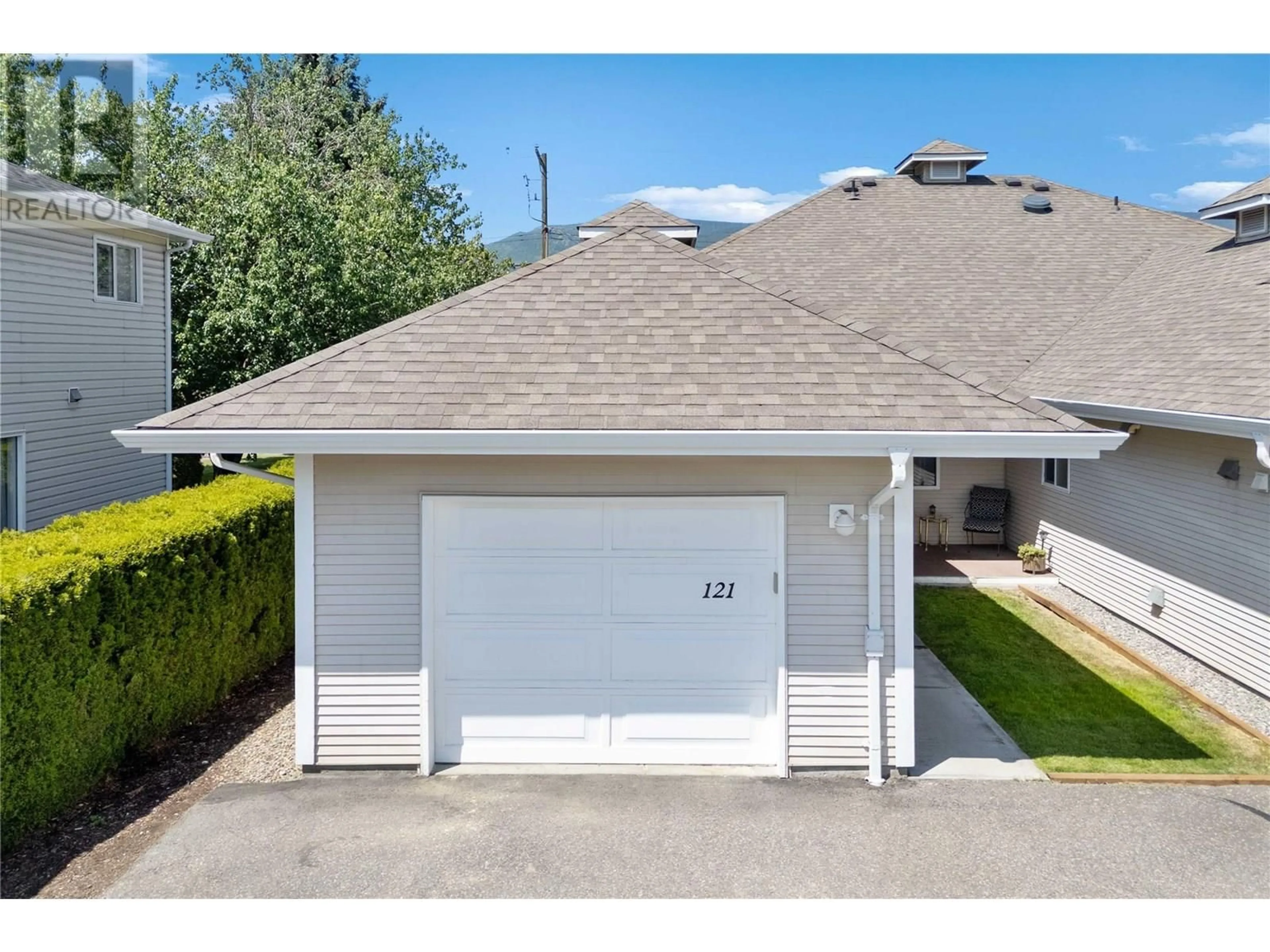 Indoor garage for 121 - 900 5 AVENUE SOUTHWEST, Salmon Arm British Columbia V1E1L2