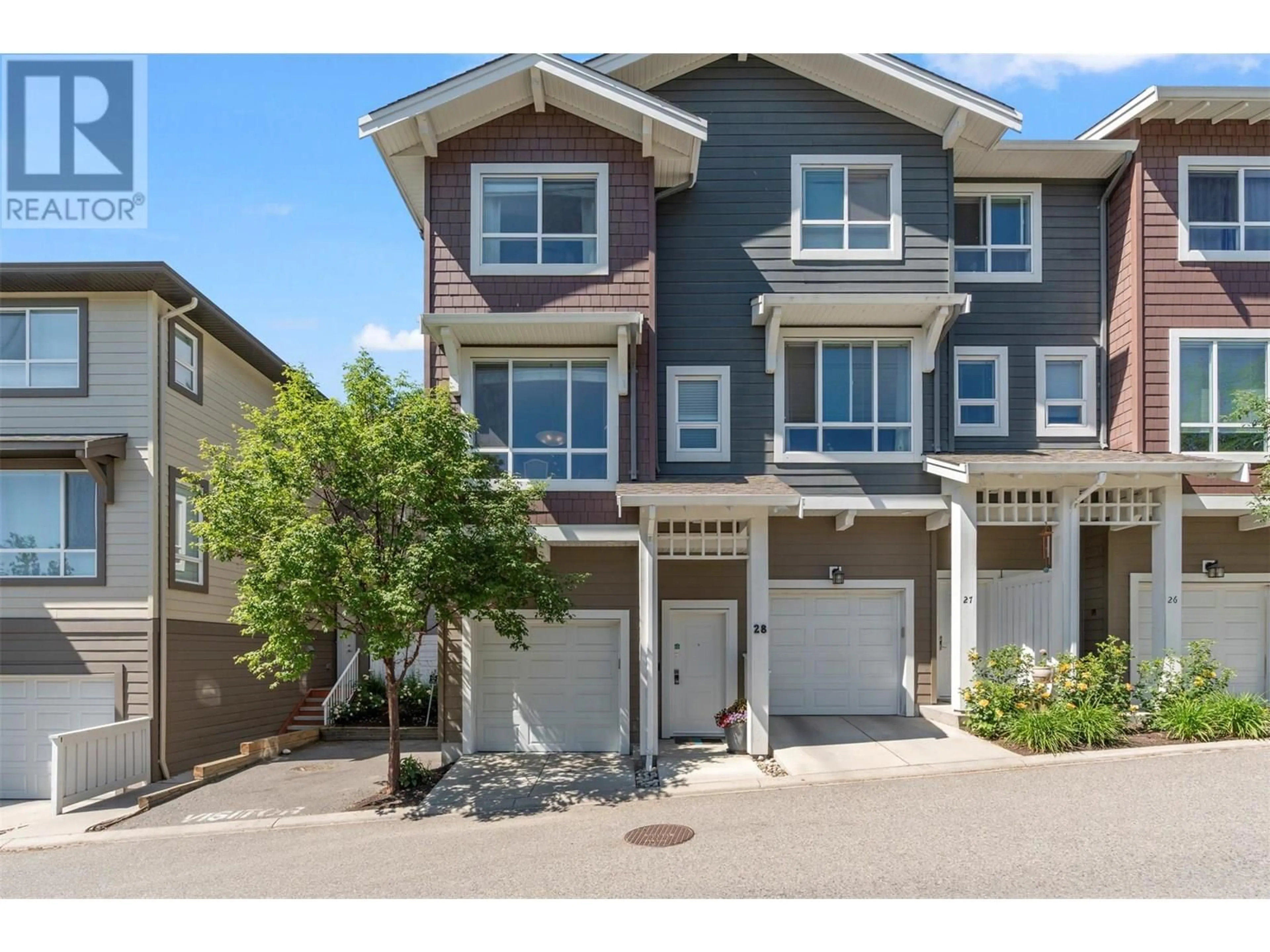 Home with vinyl exterior material, street for 28 - 625 BOYNTON PLACE, Kelowna British Columbia V1V3B5