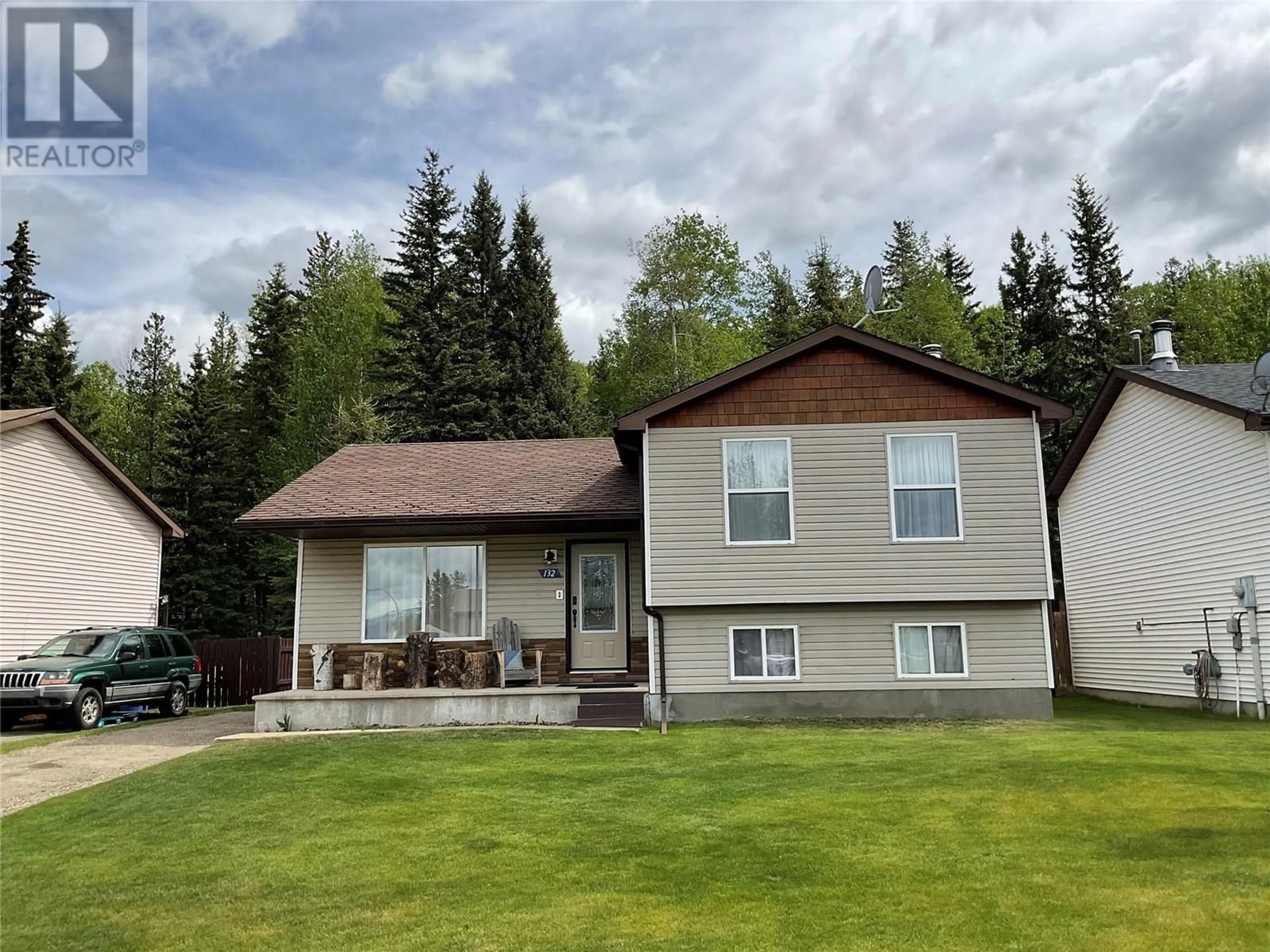 Home with vinyl exterior material, unknown for 132 BABCOCK AVENUE, Tumbler Ridge British Columbia V0C2W0