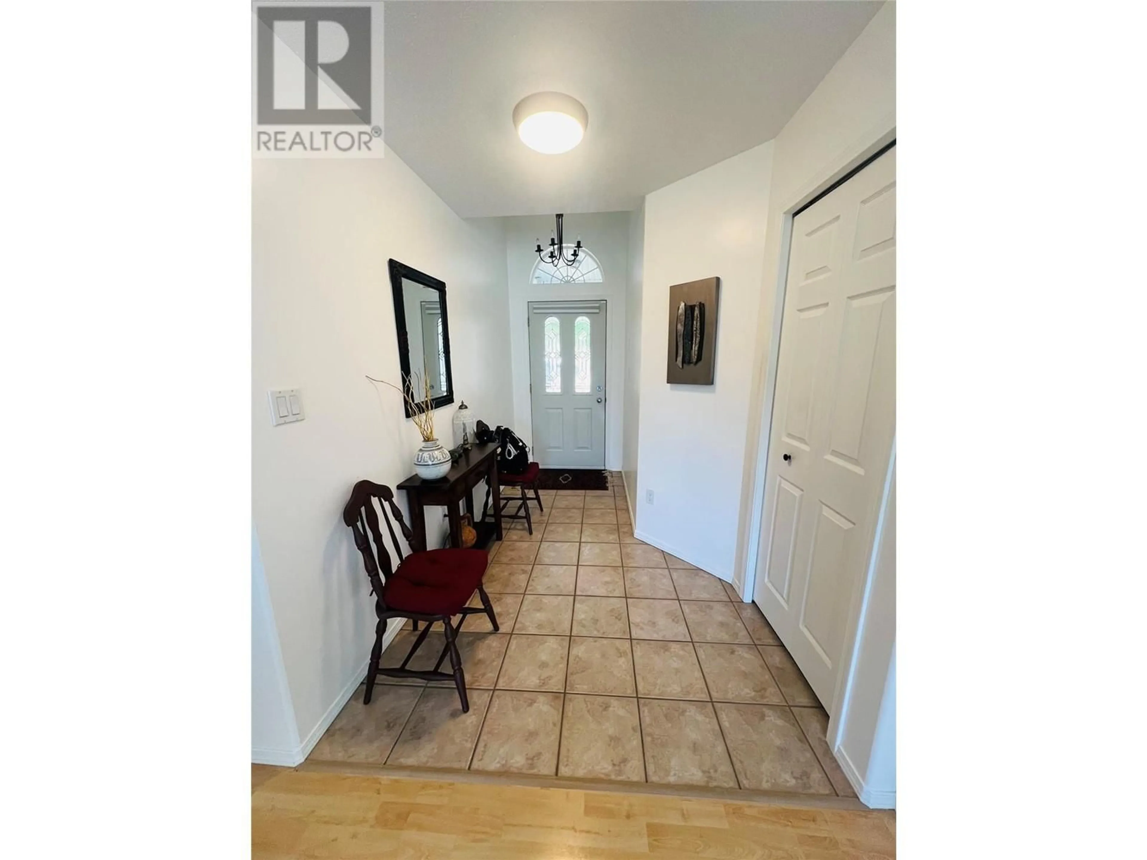 Indoor entryway for 566 VICTORIA STREET, Lillooet British Columbia V0K1V0