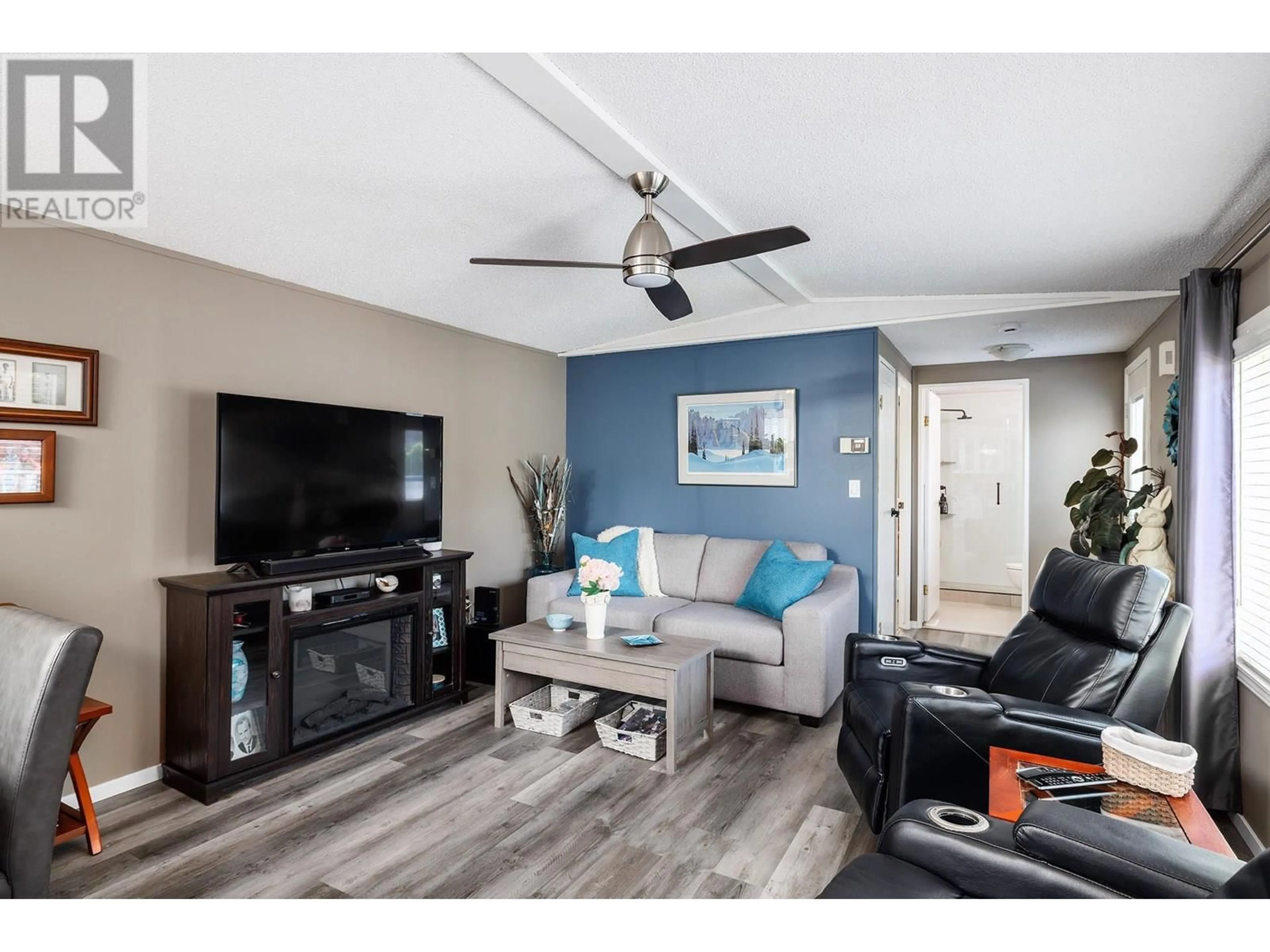 Living room with furniture, wood/laminate floor for 29 - 1750 LENZ ROAD, West Kelowna British Columbia V1Z3N1