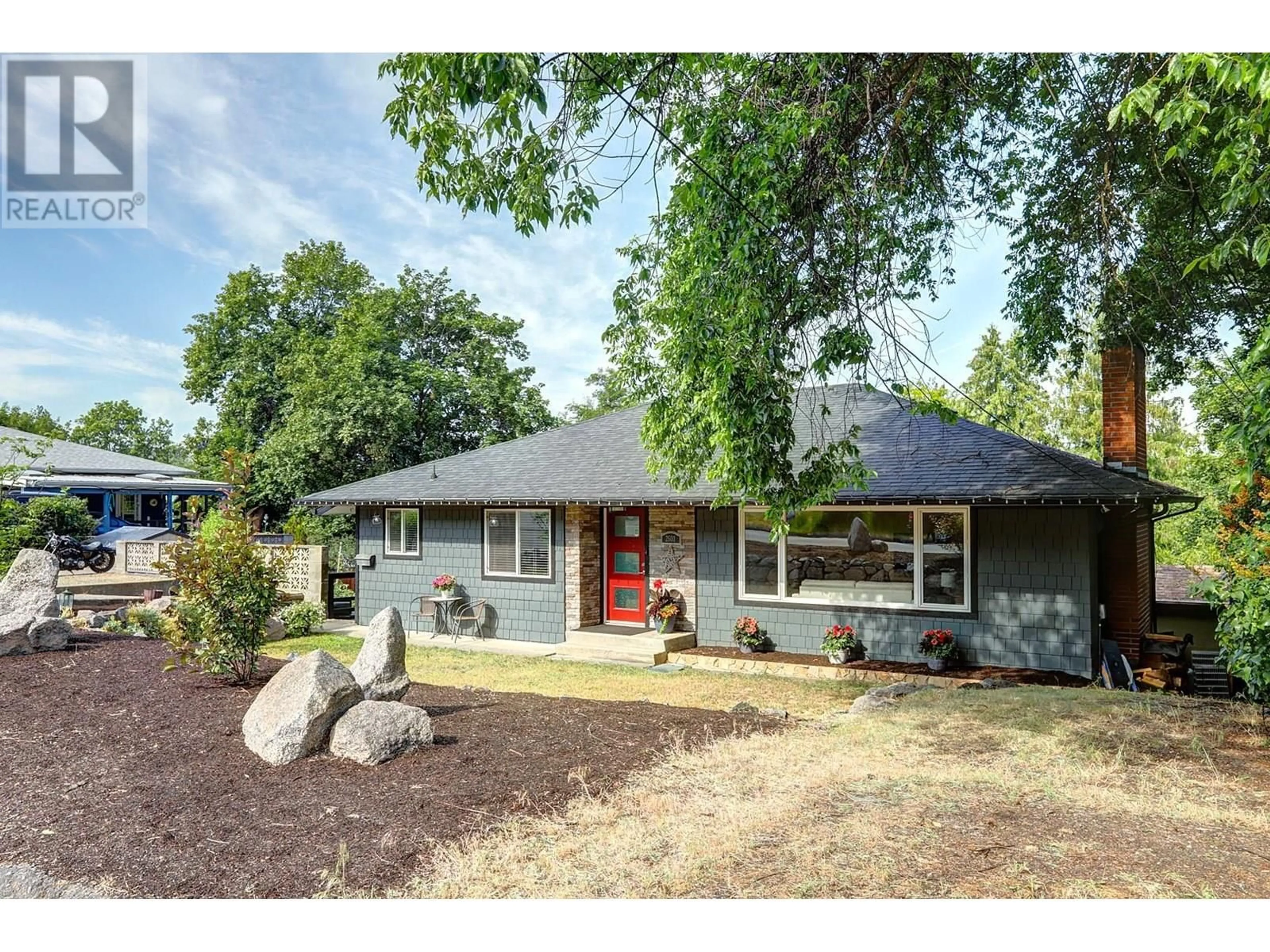 Home with vinyl exterior material, street for 2600 25 STREET, Vernon British Columbia V1T4P7