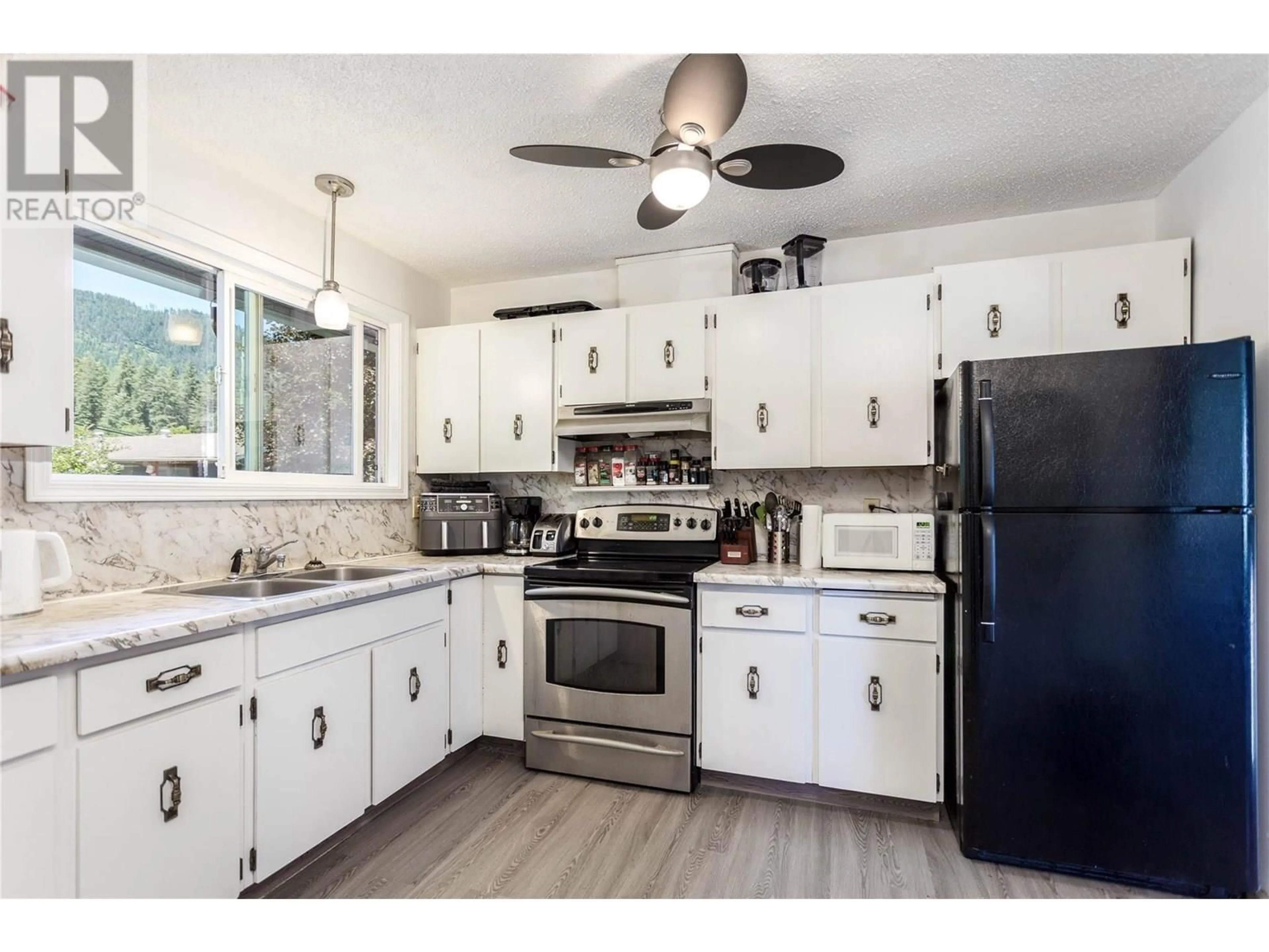 Open concept kitchen, unknown for 2284 PARK AVENUE, Lumby British Columbia V0E2G0