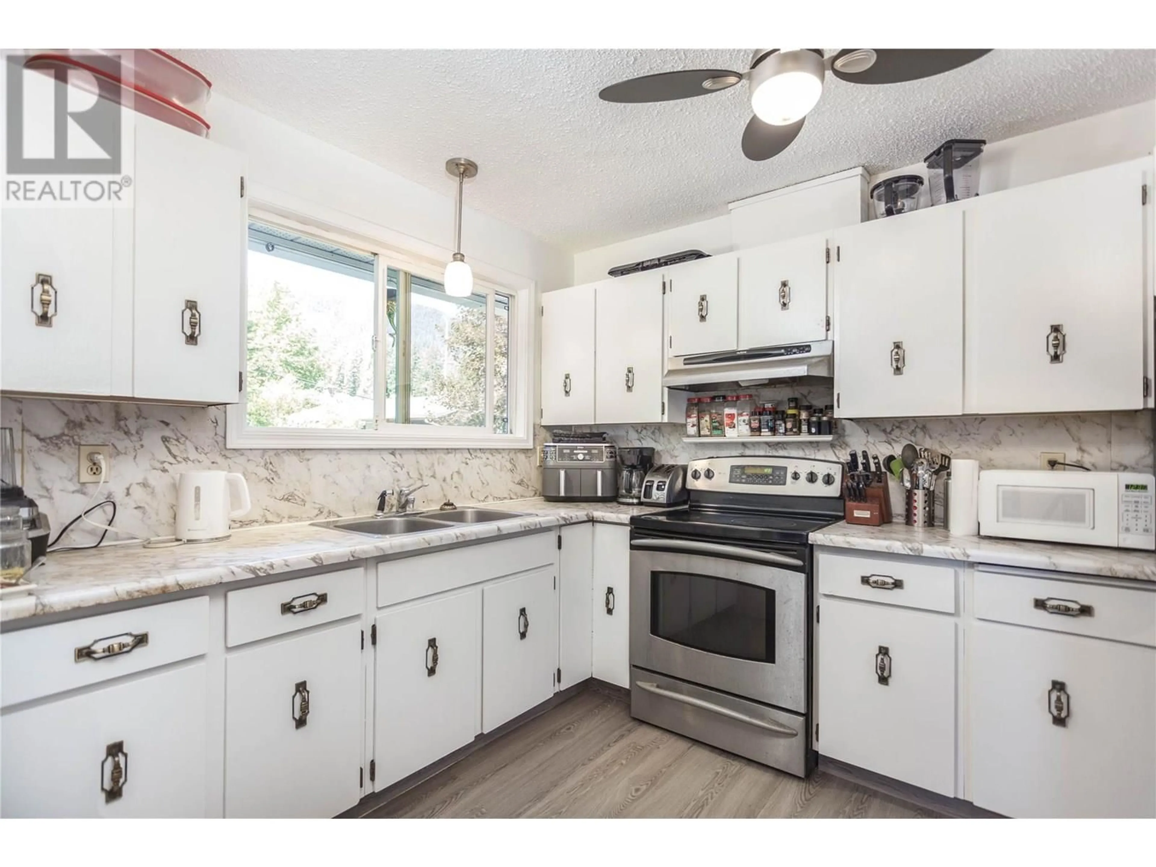 Open concept kitchen, unknown for 2284 PARK AVENUE, Lumby British Columbia V0E2G0