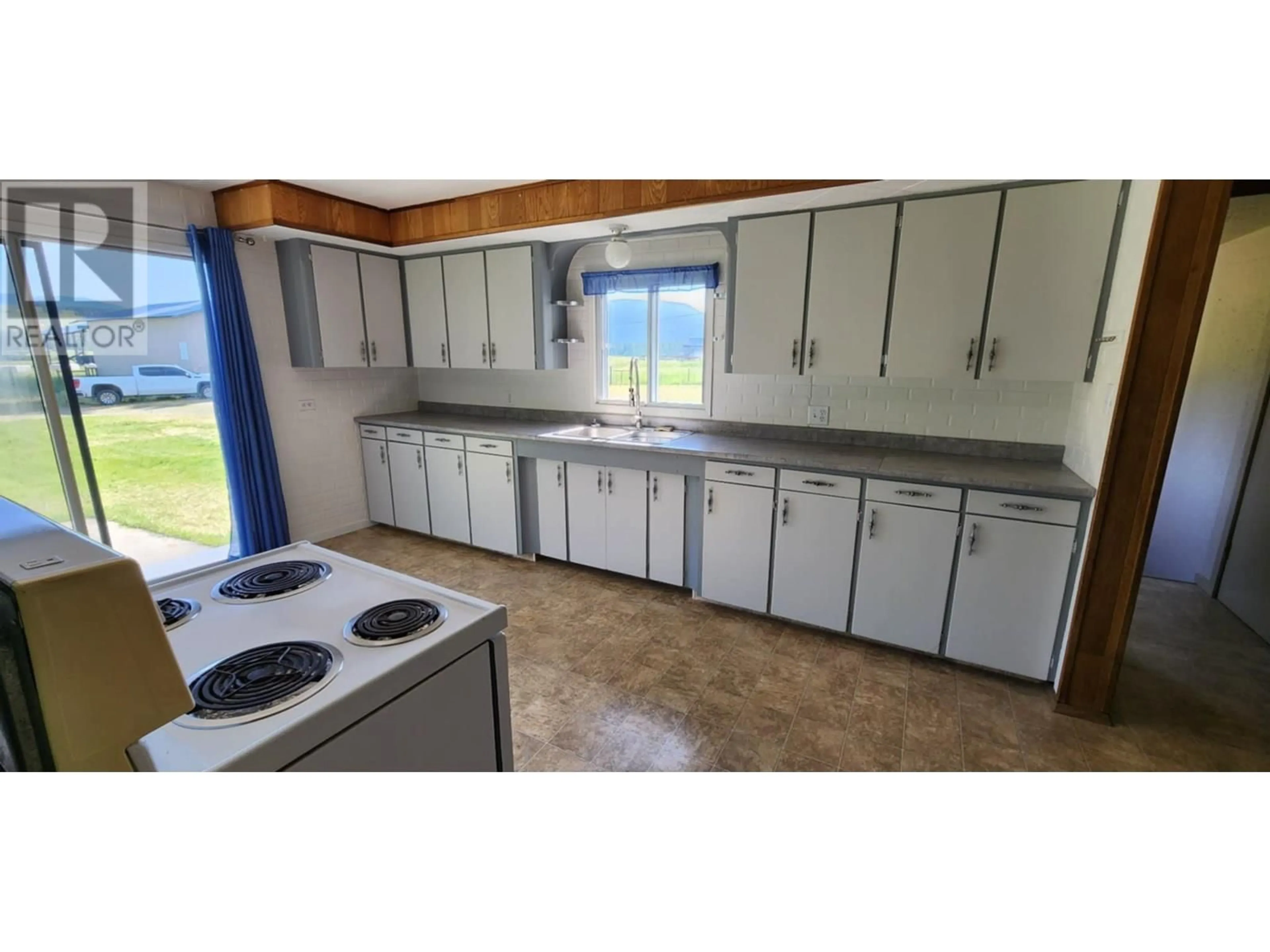 Standard kitchen, unknown for 177 CREIGHTON VALLEY ROAD, Lumby British Columbia V0E2G1