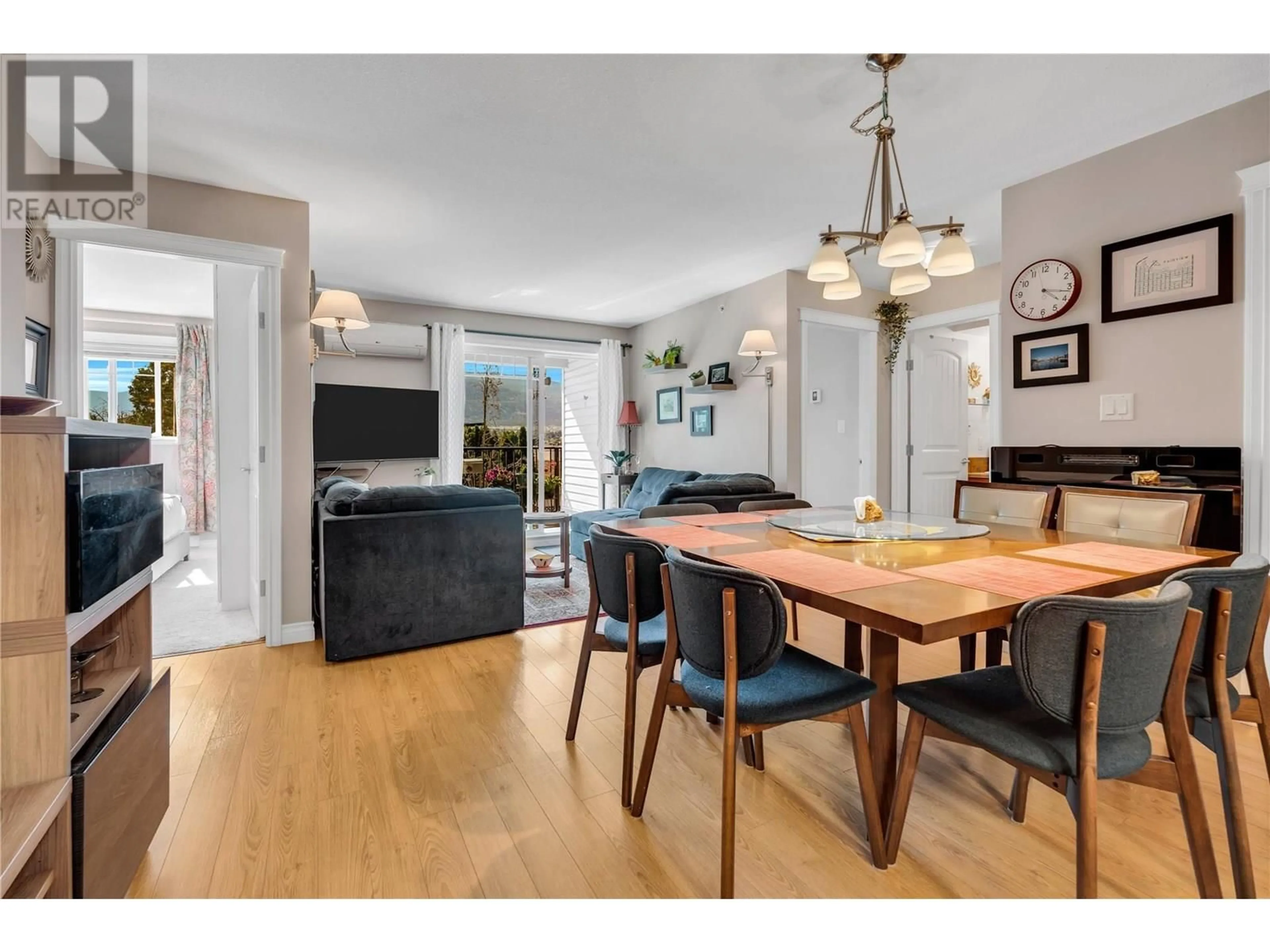 Dining room, wood/laminate floor for 203 - 101 COSSAR AVENUE, Penticton British Columbia V2A2V3