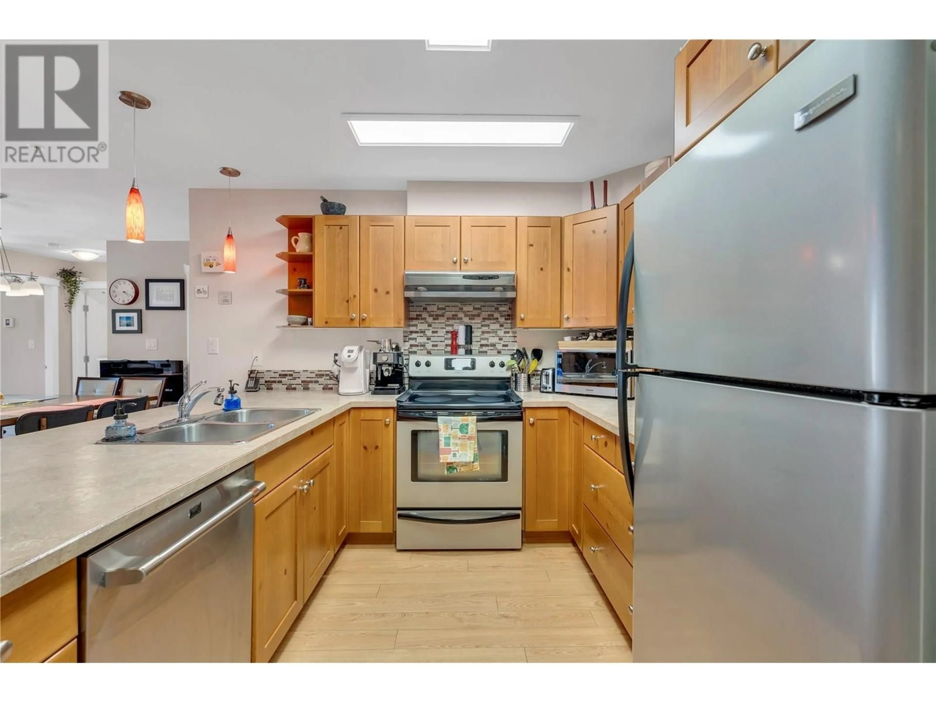 Standard kitchen, unknown for 203 - 101 COSSAR AVENUE, Penticton British Columbia V2A2V3