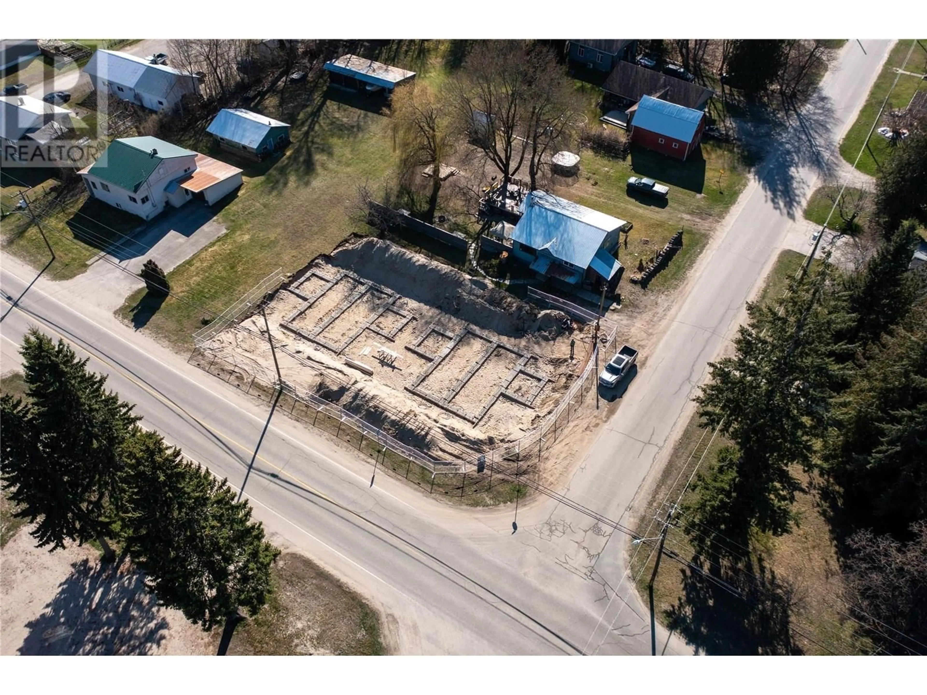 A pic from outside/outdoor area/front of a property/back of a property/a pic from drone, building for 709 BIG EDDY ROAD, Revelstoke British Columbia V0E3K0
