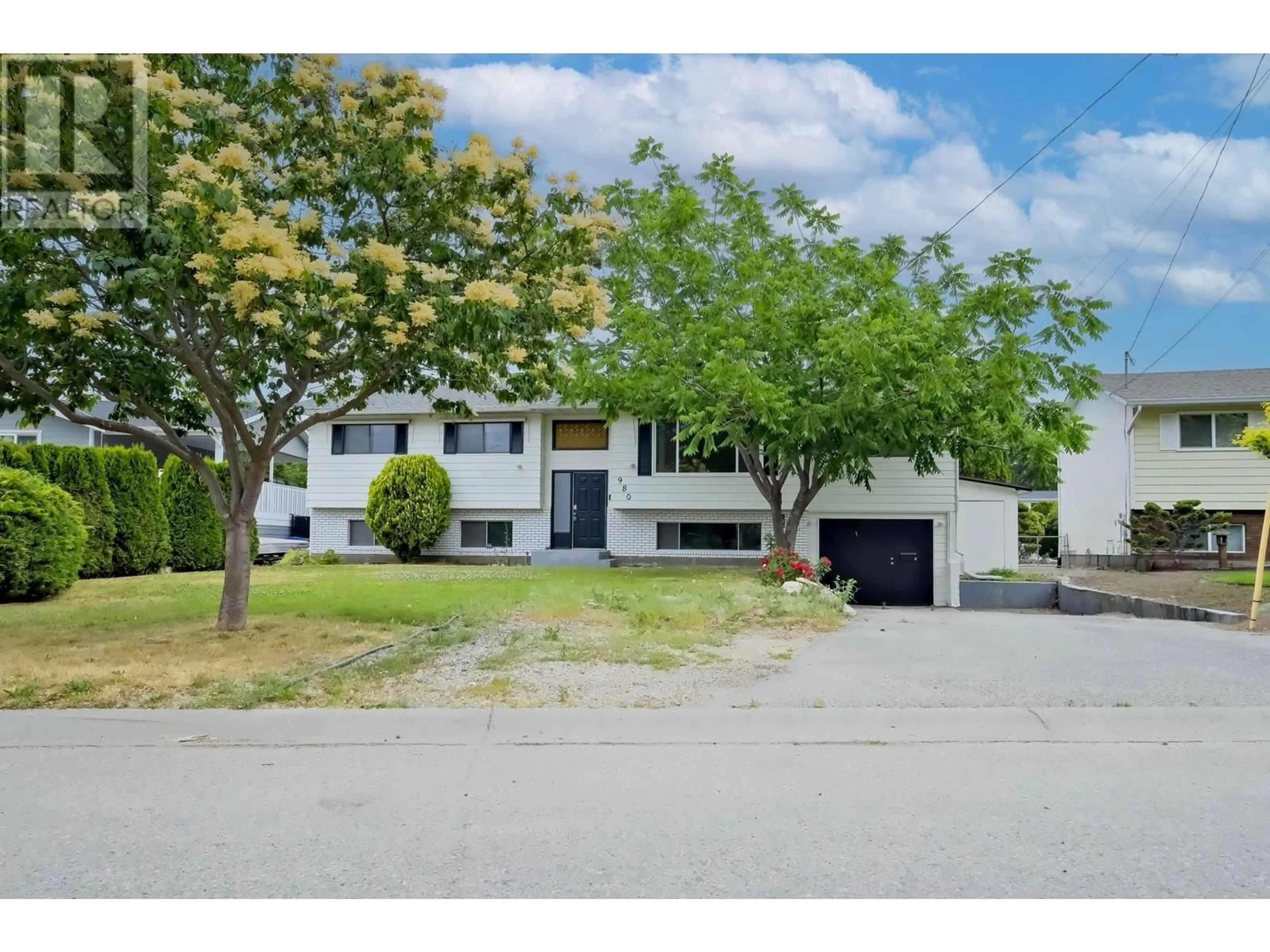 A pic from outside/outdoor area/front of a property/back of a property/a pic from drone, street for 980 HICKORY ROAD, Kelowna British Columbia V1X4K7