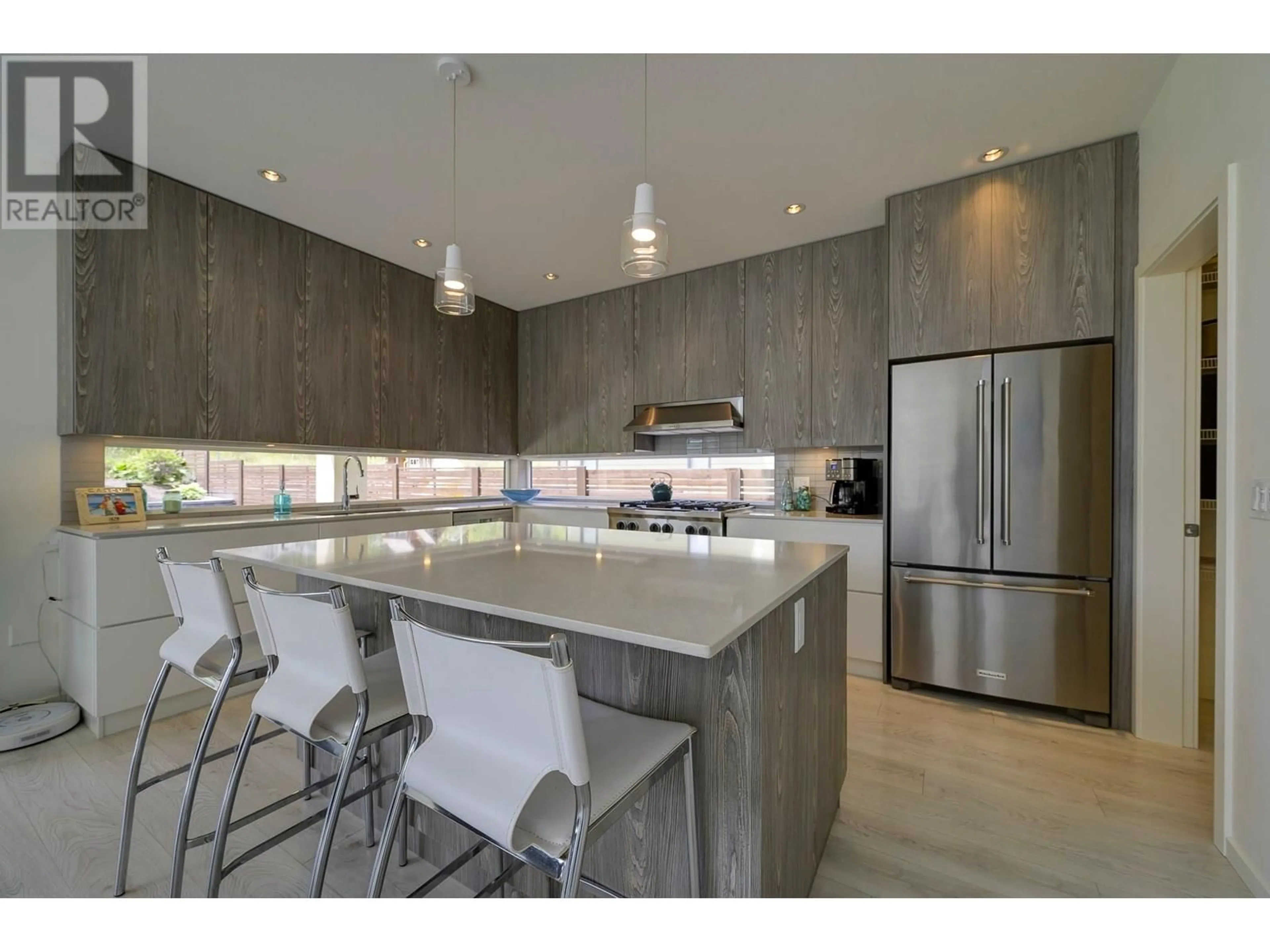 Contemporary kitchen, unknown for 1358 ROCKCRESS DRIVE, Kamloops British Columbia V2E0B4