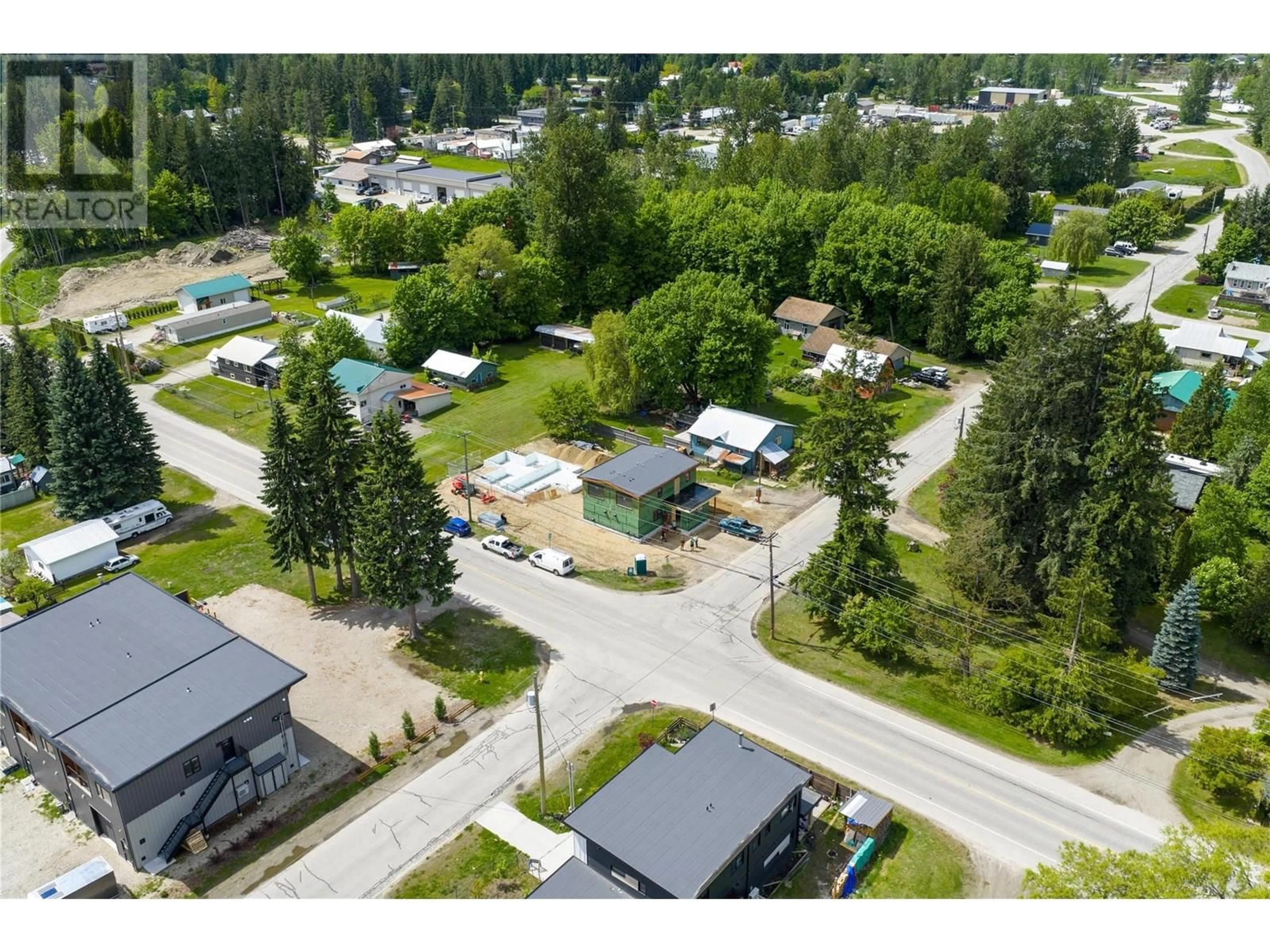 A pic from outside/outdoor area/front of a property/back of a property/a pic from drone, street for 711 BIG EDDY ROAD, Revelstoke British Columbia V0E3K0