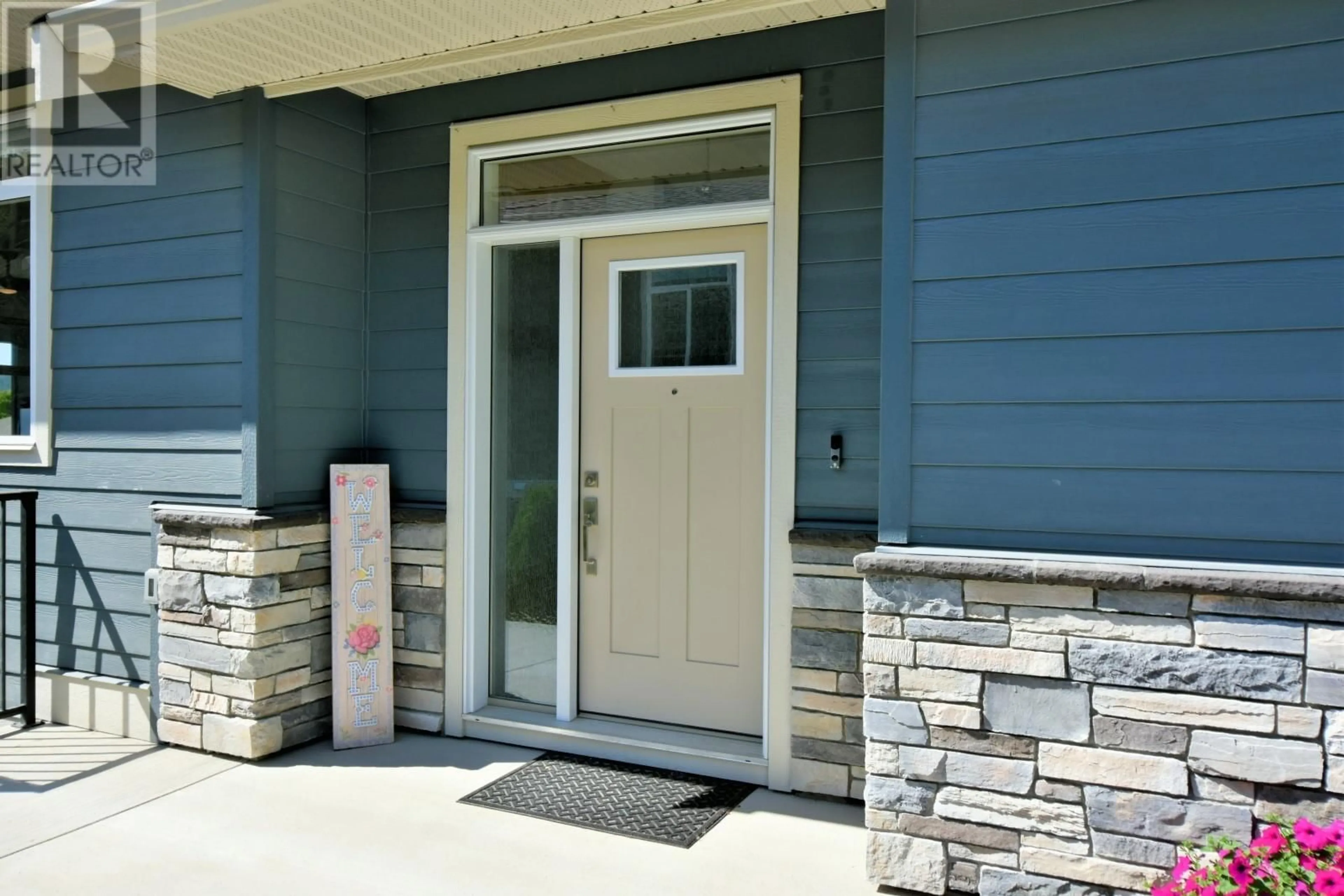 Indoor entryway for 6 - 2715 GOLF COURSE DRIVE, Blind Bay British Columbia V0E1H1