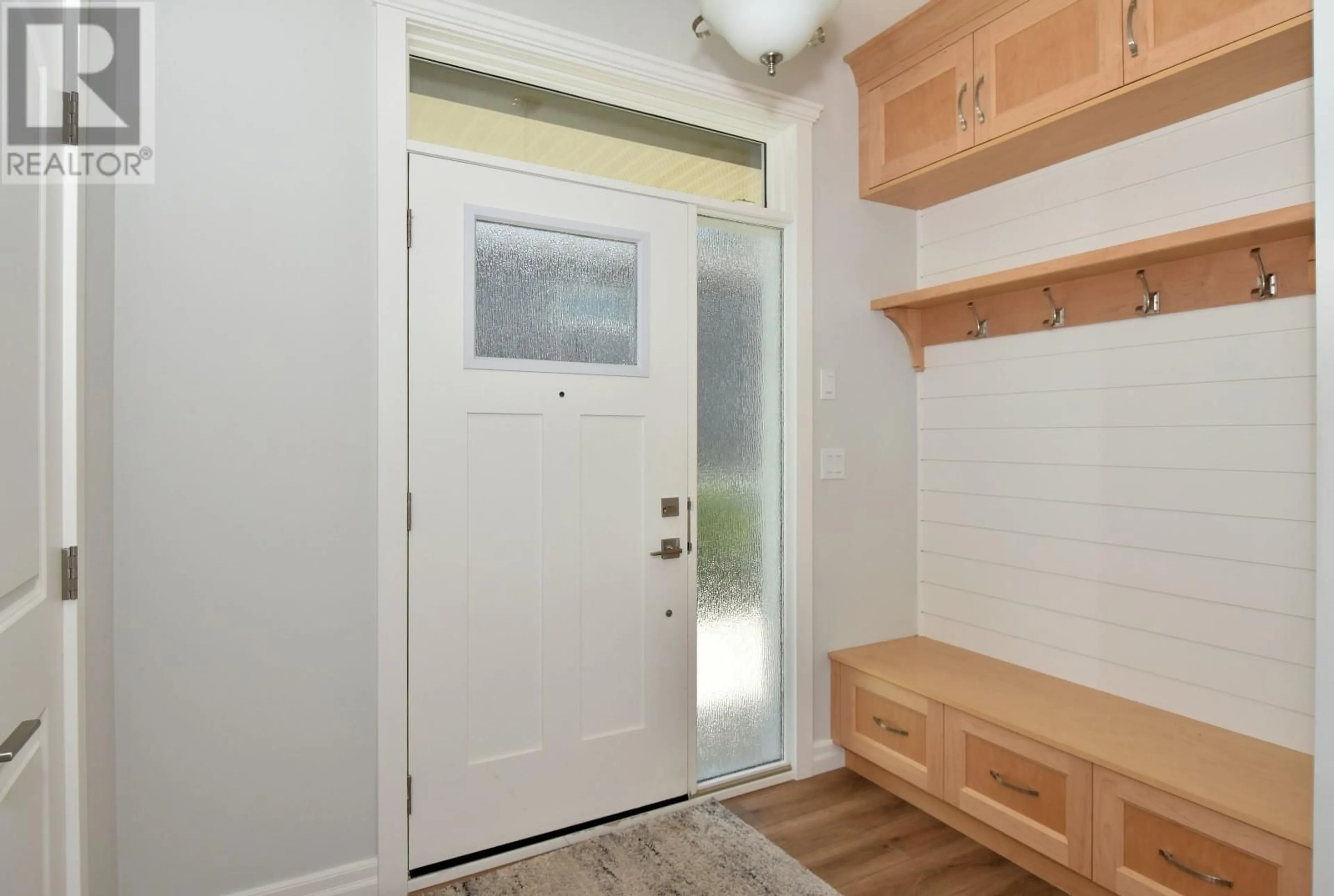 Indoor entryway for 6 - 2715 GOLF COURSE DRIVE, Blind Bay British Columbia V0E1H1