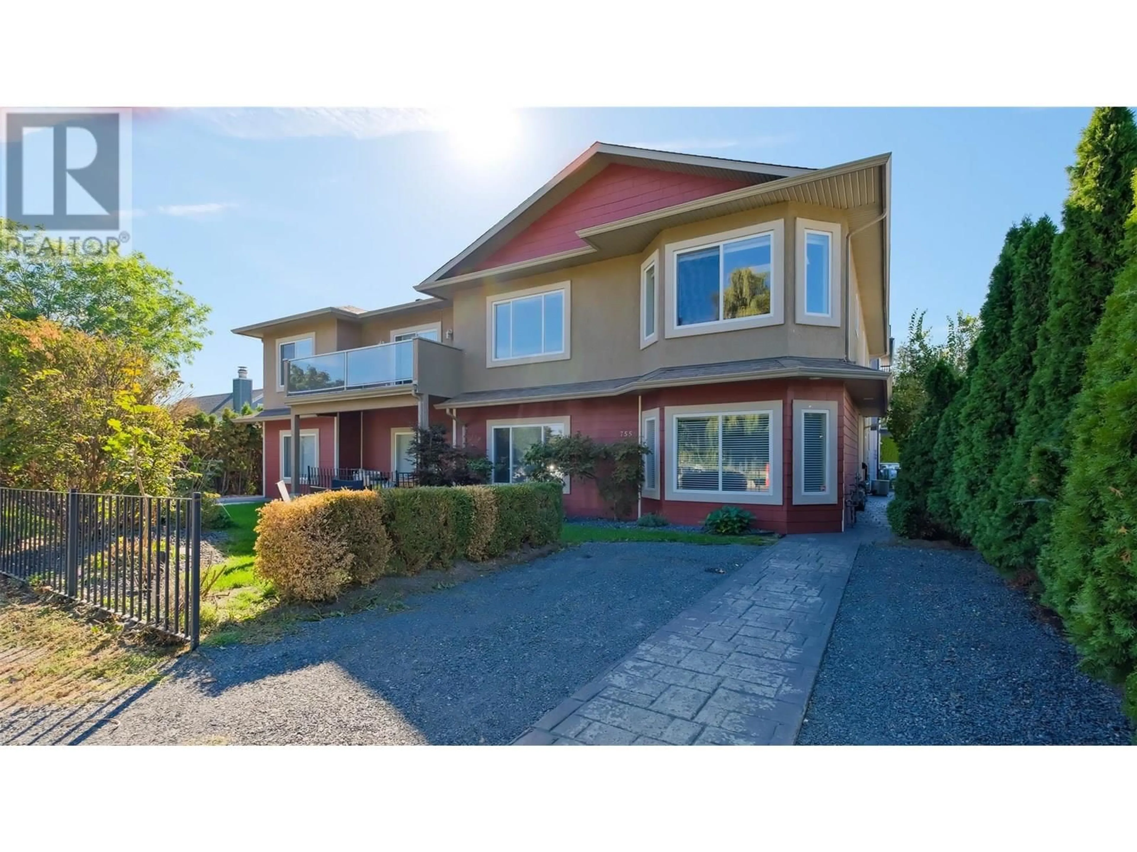 Home with vinyl exterior material, street for 755 BIRCH AVENUE, Kelowna British Columbia V1Y5H3