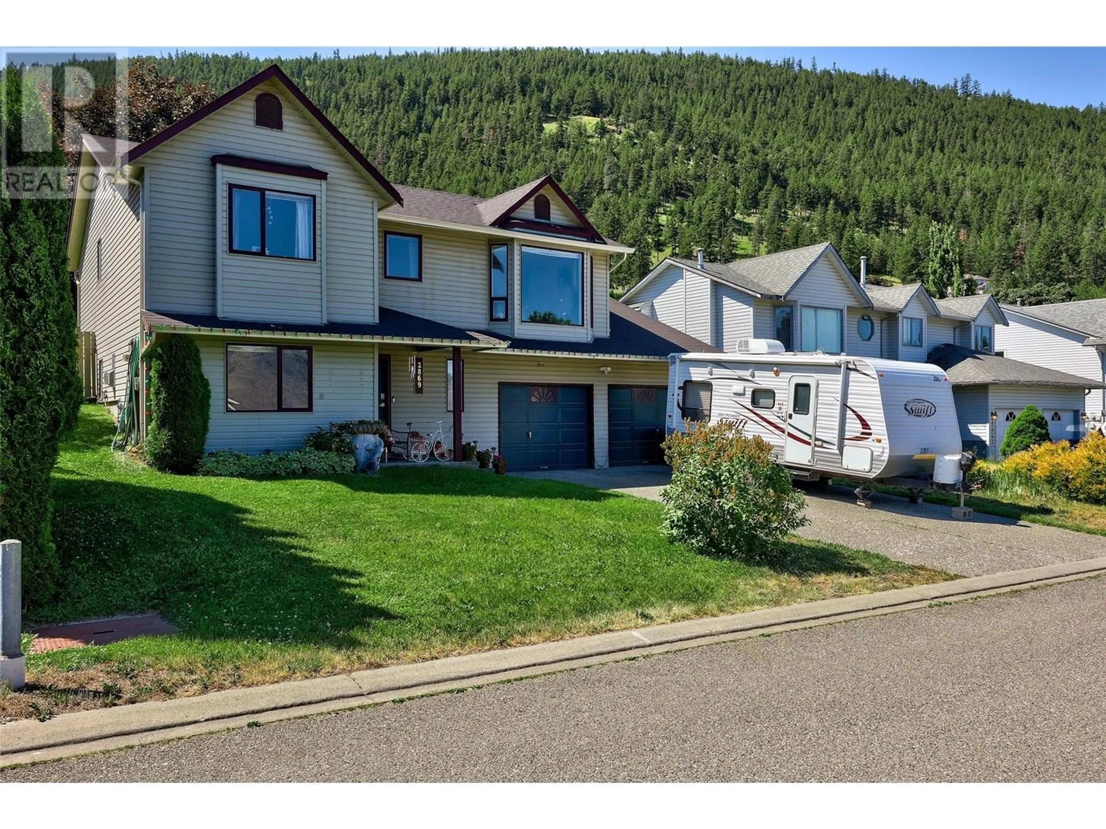 Home with vinyl exterior material, street for 2869 SQUAMISH COURT, Kamloops British Columbia V2E2K9