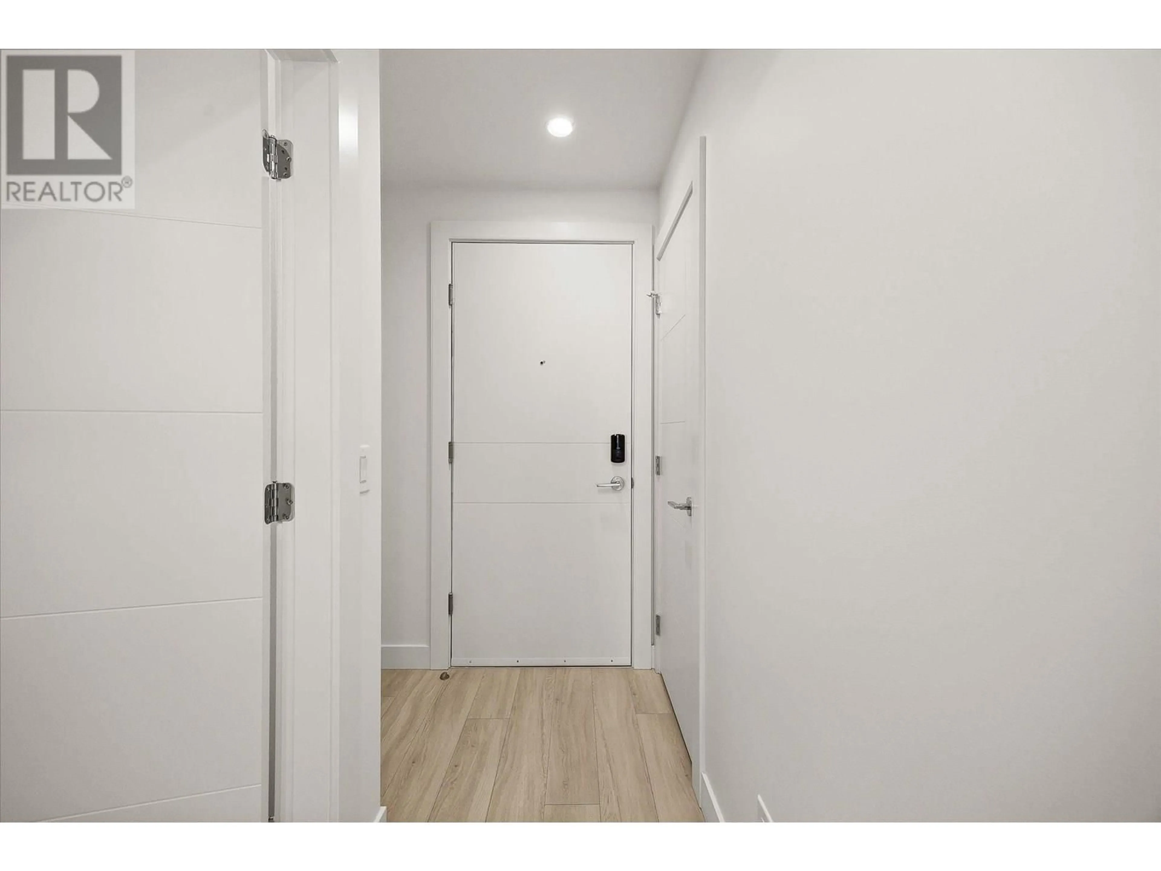 Indoor entryway for 512 - 3699 CAPOZZI ROAD, Kelowna British Columbia V1W3L2
