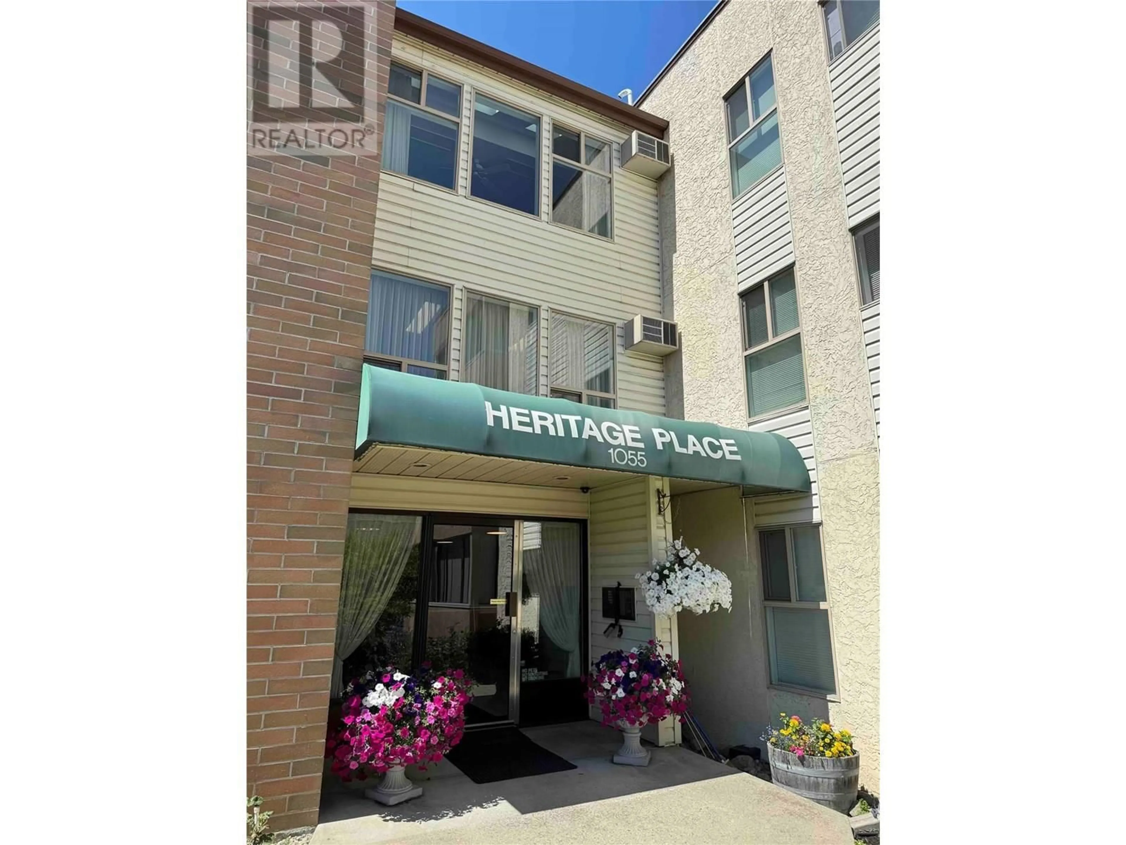 Indoor foyer for 104 - 1055 GLENWOOD AVENUE, Kelowna British Columbia V1Y5M8
