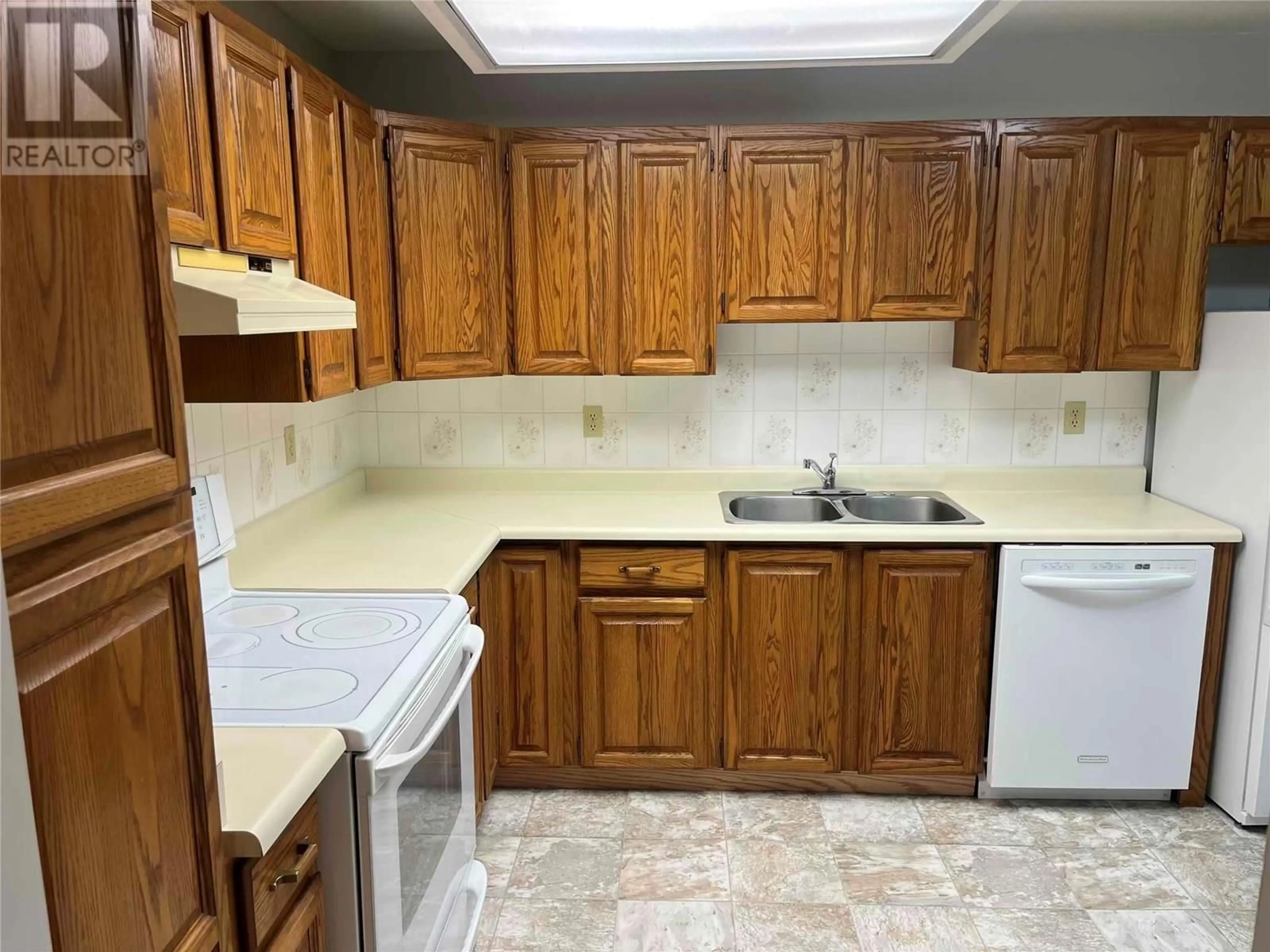 Standard kitchen, unknown for 104 - 1055 GLENWOOD AVENUE, Kelowna British Columbia V1Y5M8