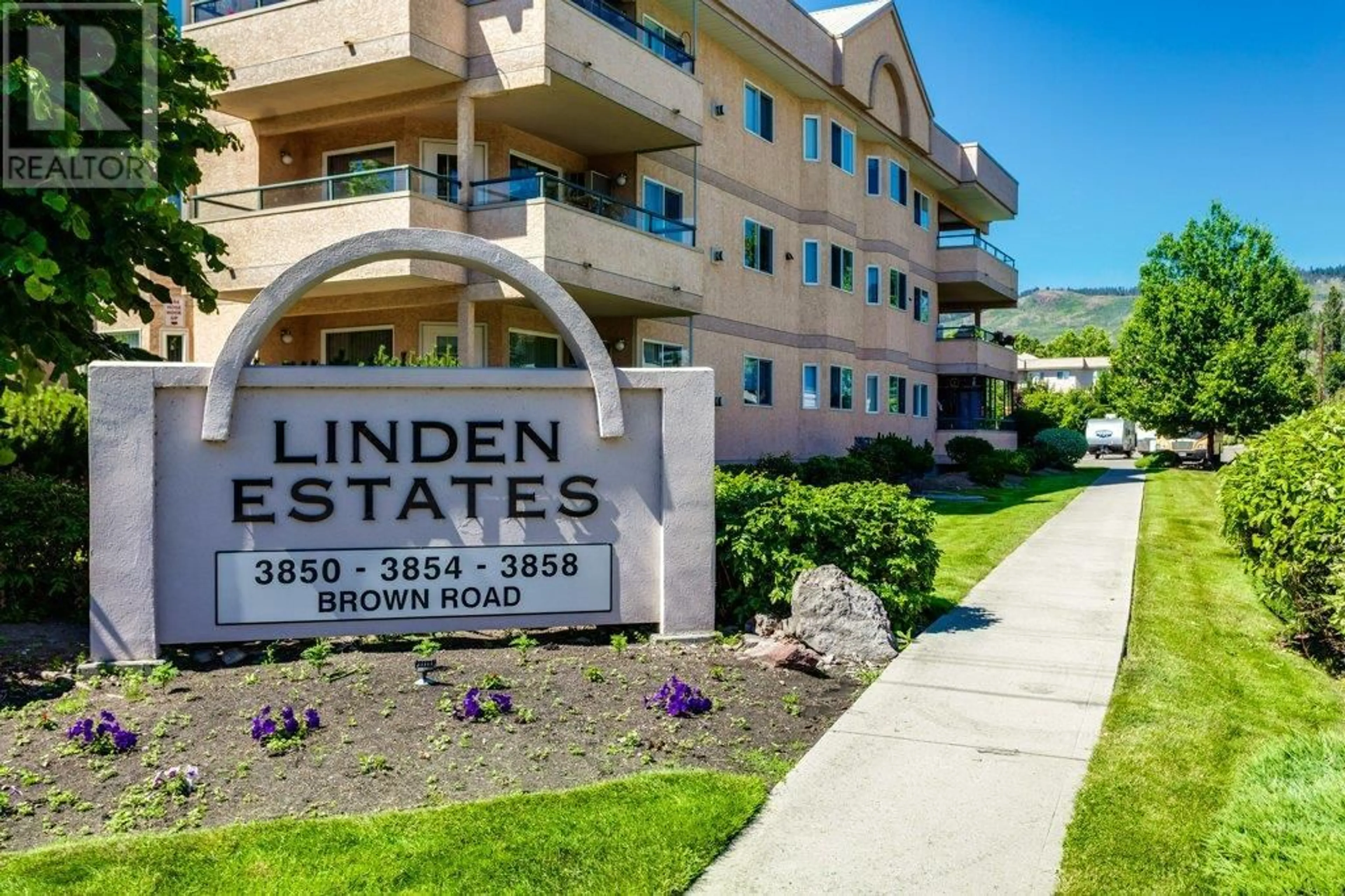 Indoor foyer for 306 - 3850 BROWN ROAD, West Kelowna British Columbia V4T2J5