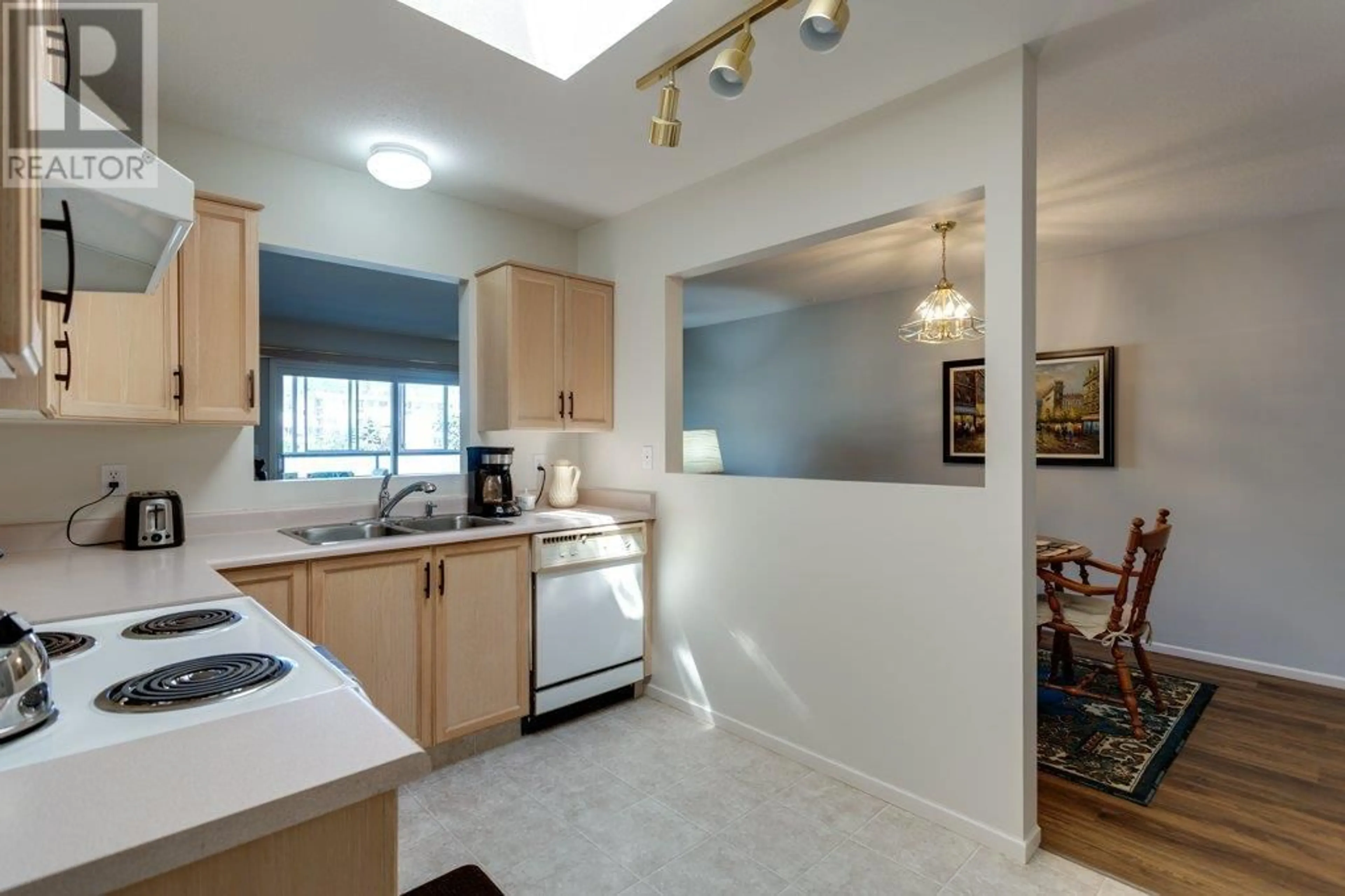Standard kitchen, unknown for 306 - 3850 BROWN ROAD, West Kelowna British Columbia V4T2J5