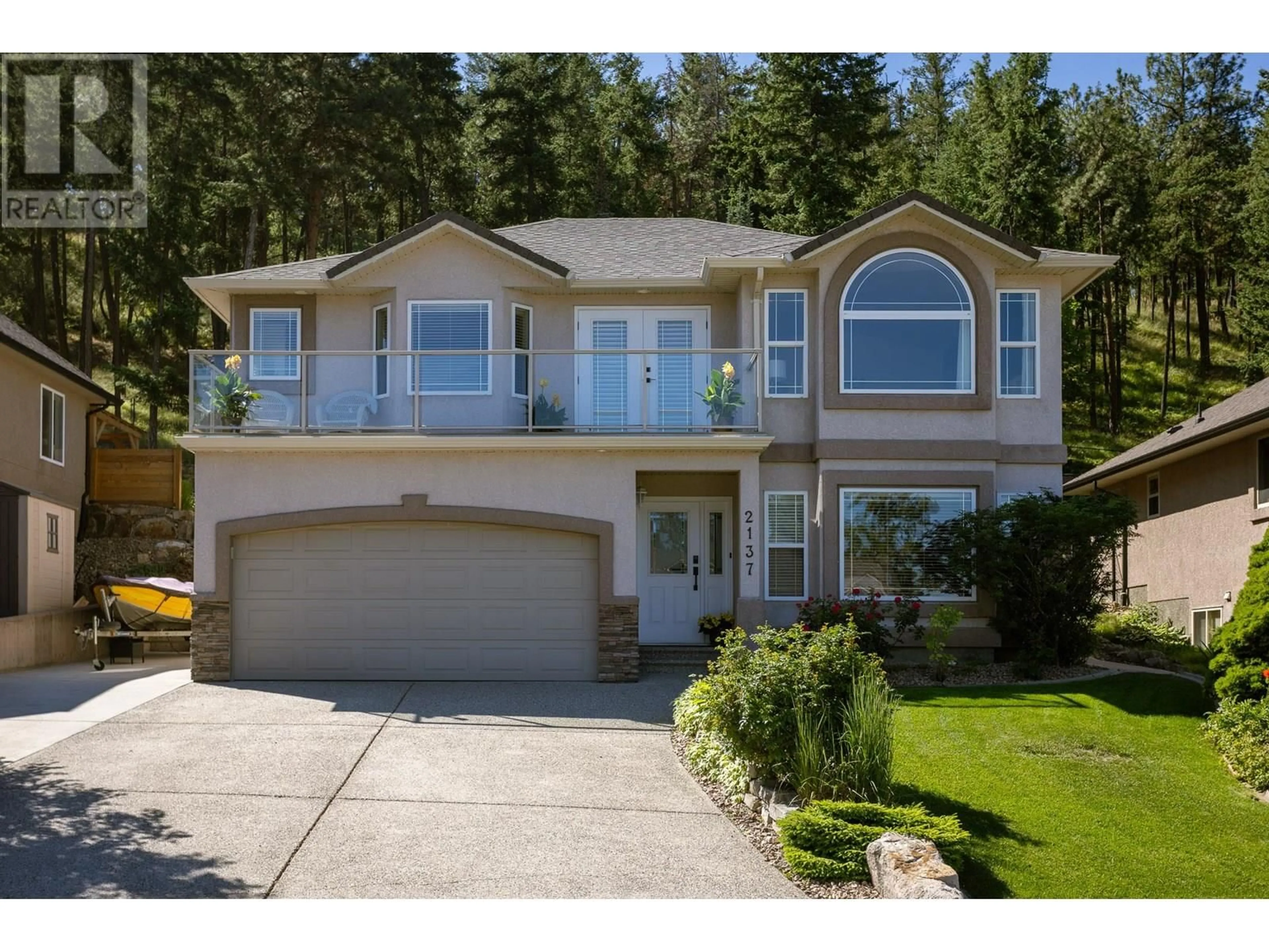 Home with vinyl exterior material, street for 2137 CHILCOTIN CRESCENT, Kelowna British Columbia V1V2N9