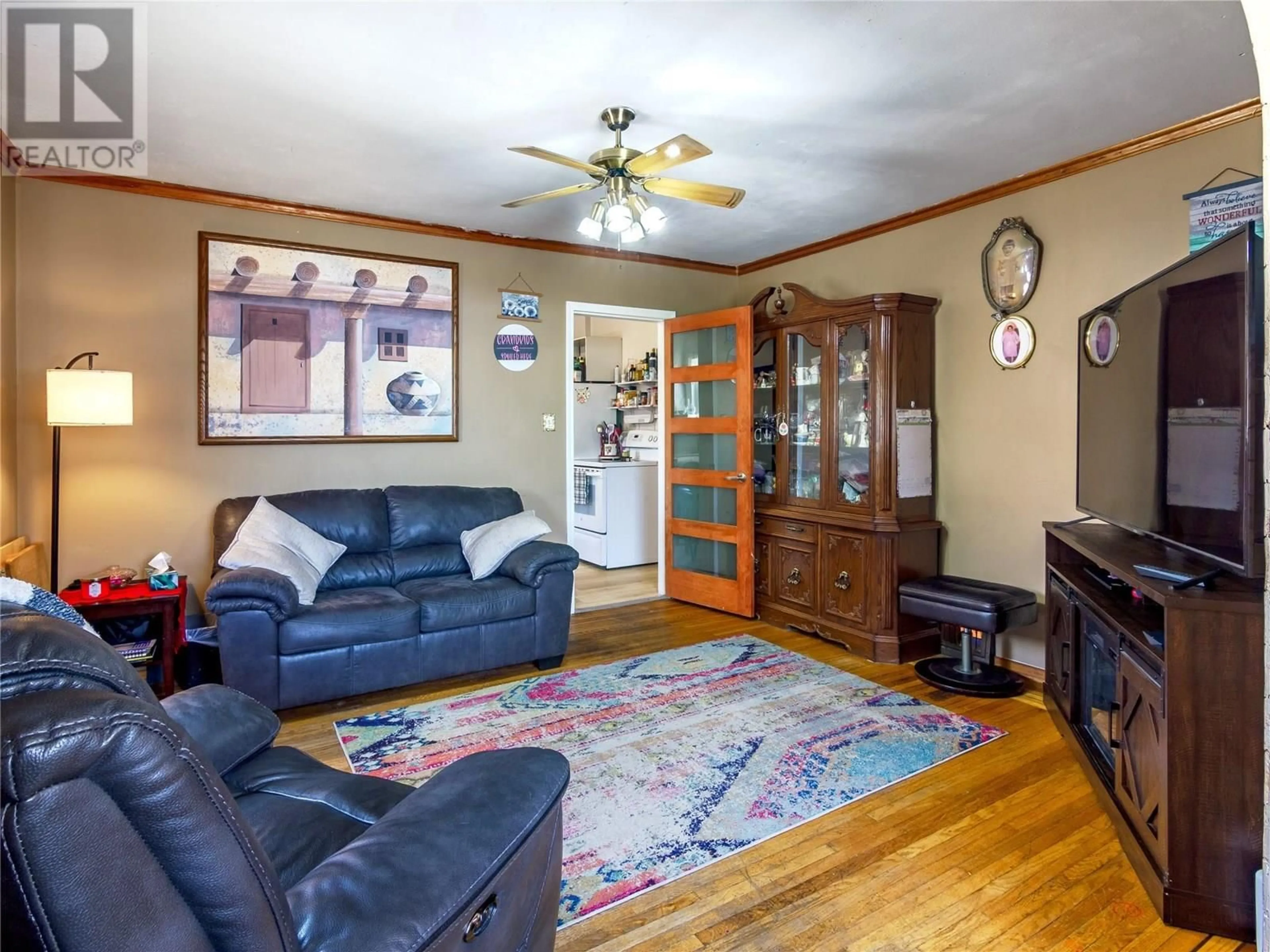 Living room with furniture, unknown for 662 ELLIS STREET, Penticton British Columbia V2A4M6