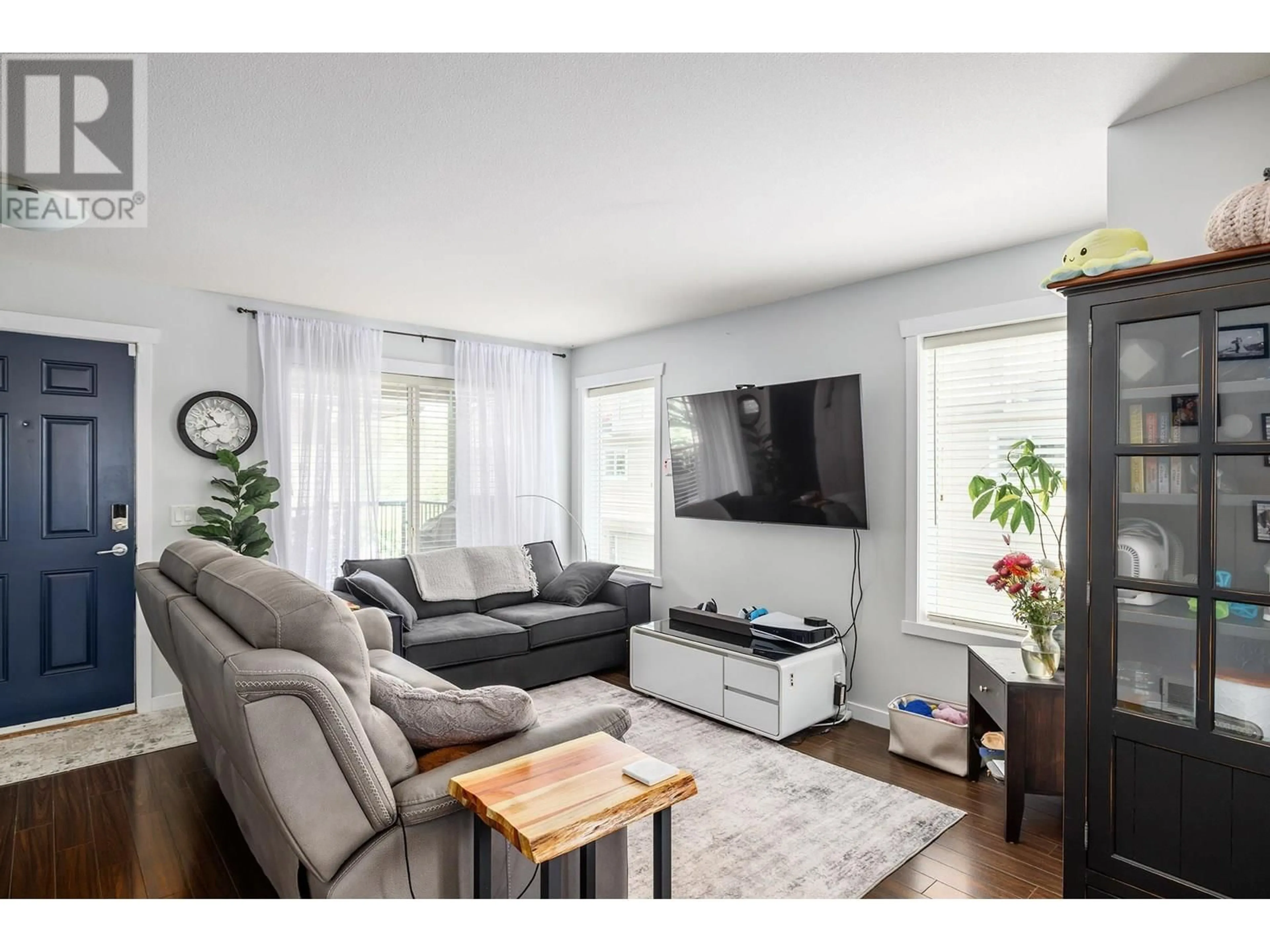 Living room with furniture, wood/laminate floor for 123 - 1355 FINDLAY ROAD, Kelowna British Columbia V1x8B8