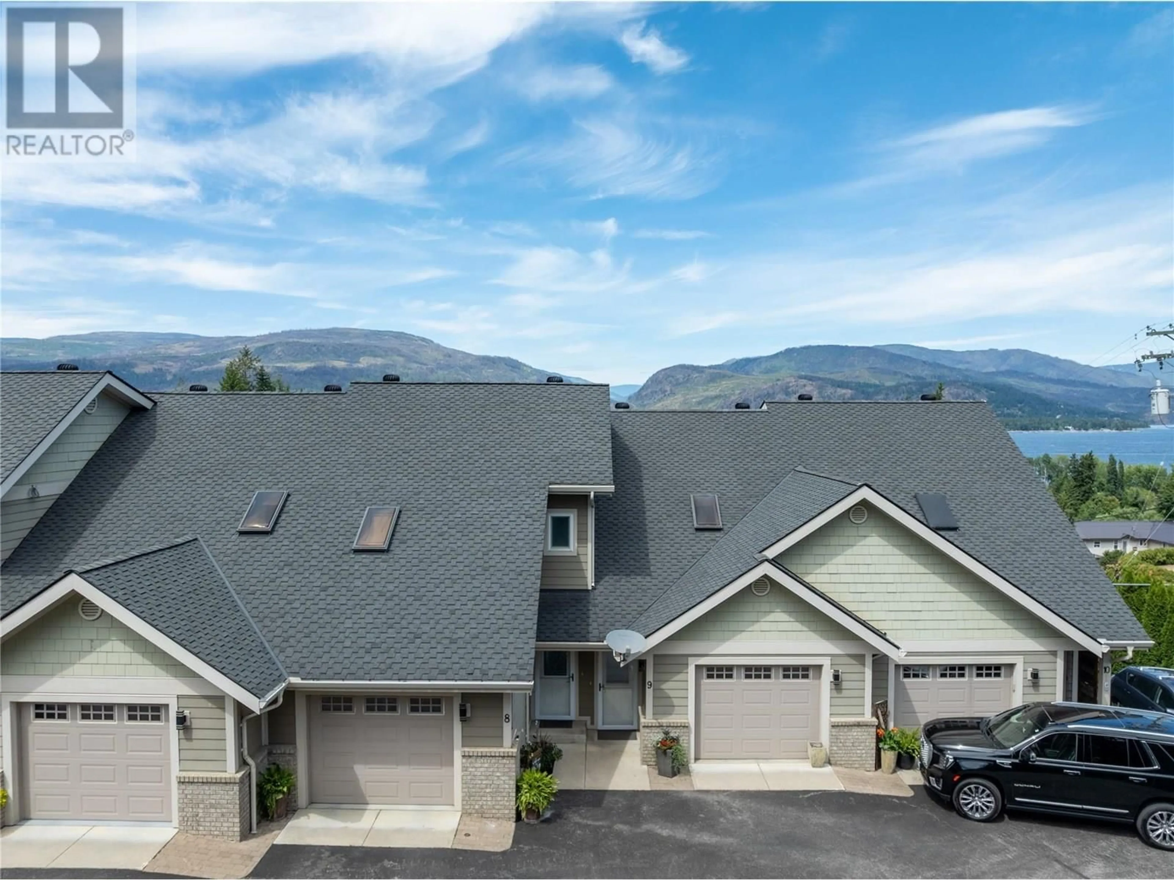 A pic from outside/outdoor area/front of a property/back of a property/a pic from drone, mountain view for 9 - 2802 HENSTRIDGE ROAD, Sorrento British Columbia V0E2W0