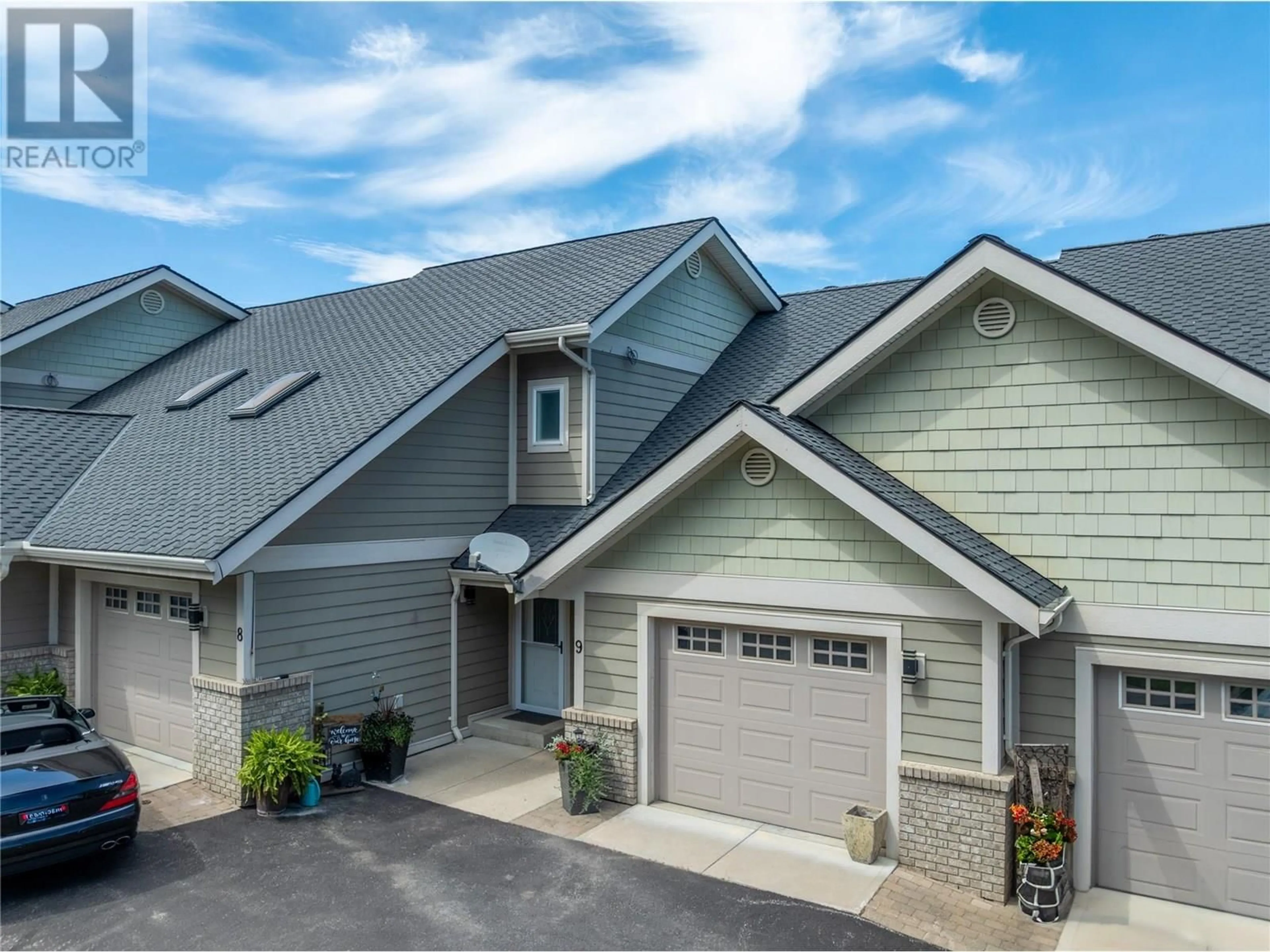 Home with vinyl exterior material, unknown for 9 - 2802 HENSTRIDGE ROAD, Sorrento British Columbia V0E2W0