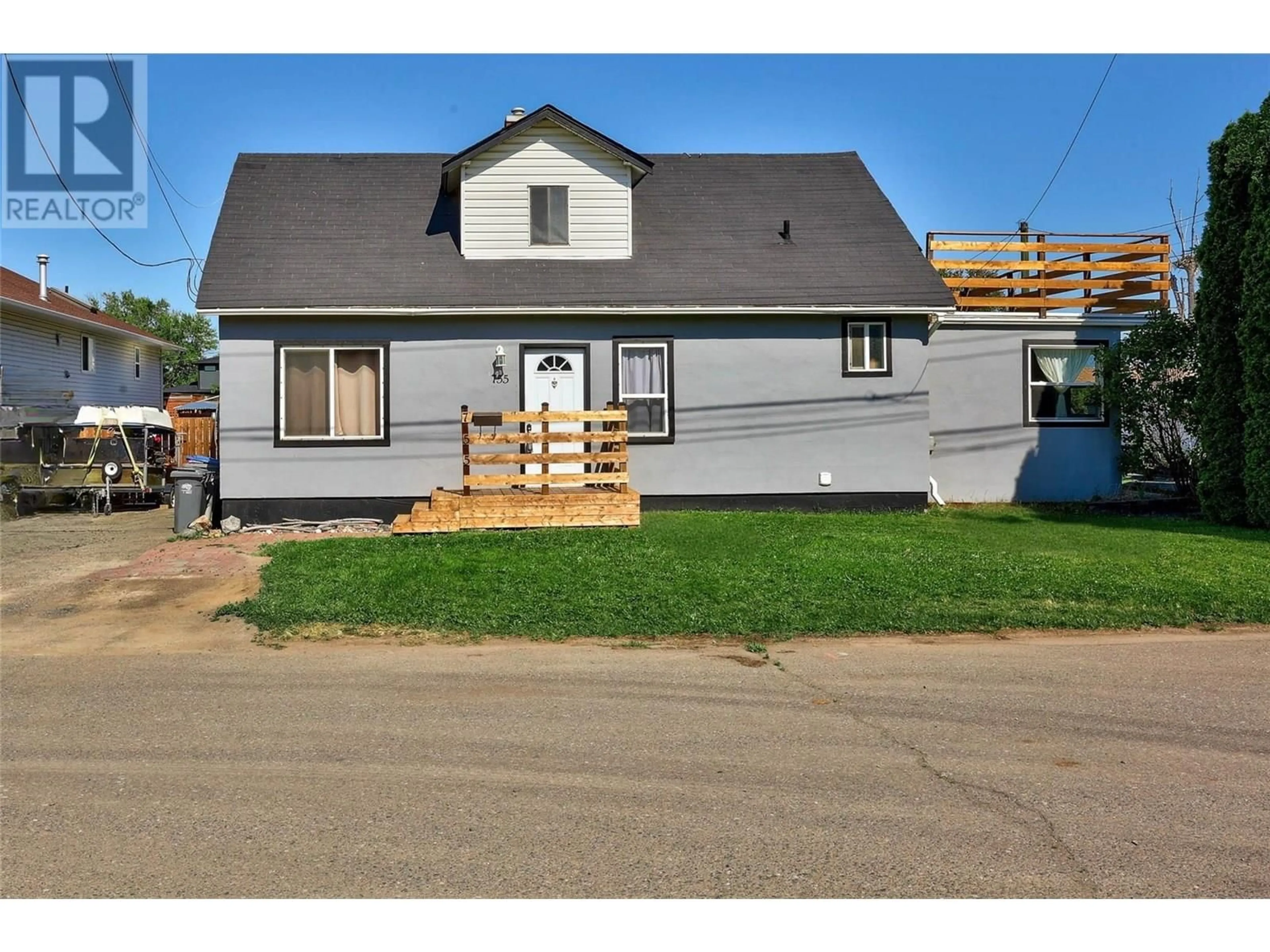 Home with vinyl exterior material, street for 755 CRESTLINE STREET, Kamloops British Columbia V2B5X2