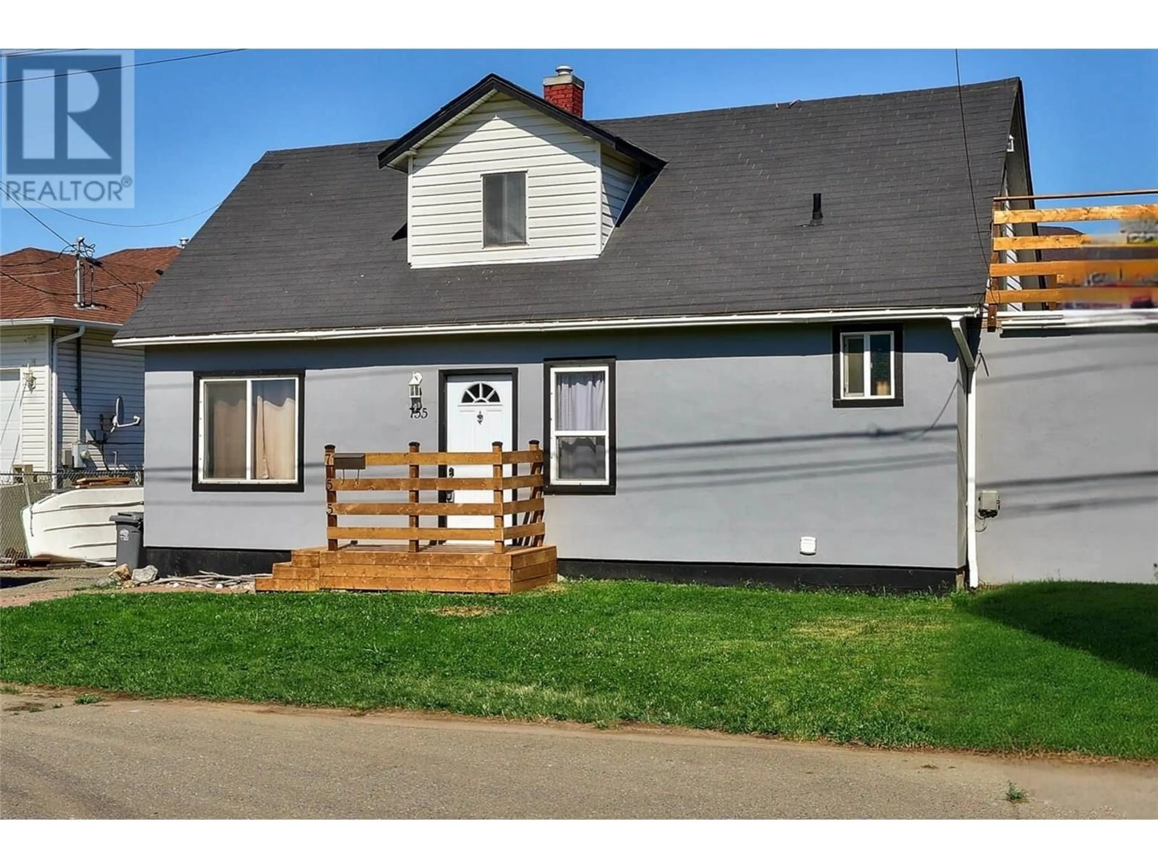 Home with vinyl exterior material, street for 755 CRESTLINE STREET, Kamloops British Columbia V2B5X2