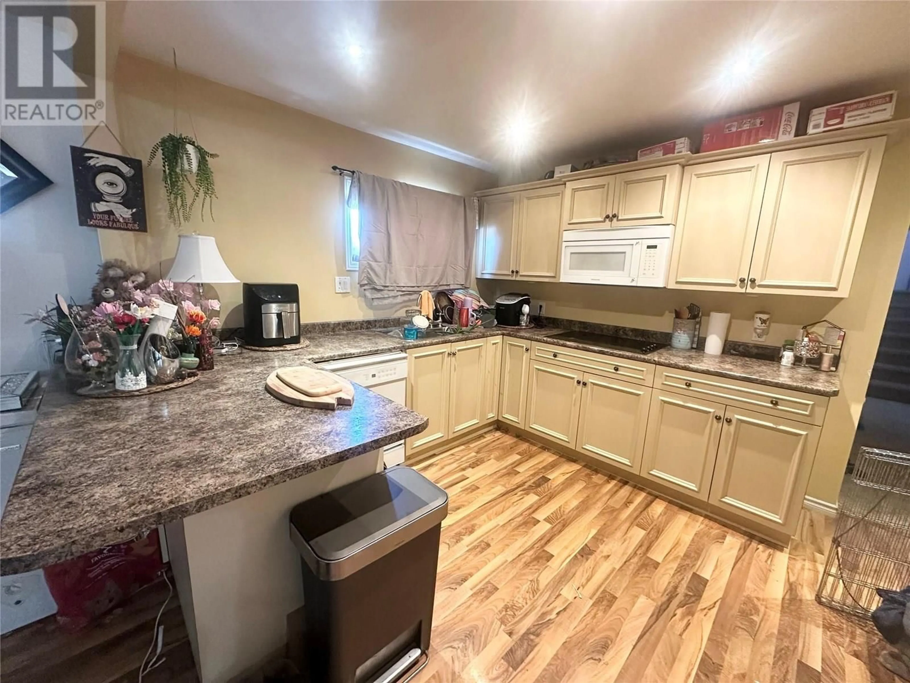 Standard kitchen, unknown for 1651 COLDWATER AVENUE, Merritt British Columbia V1K1B2