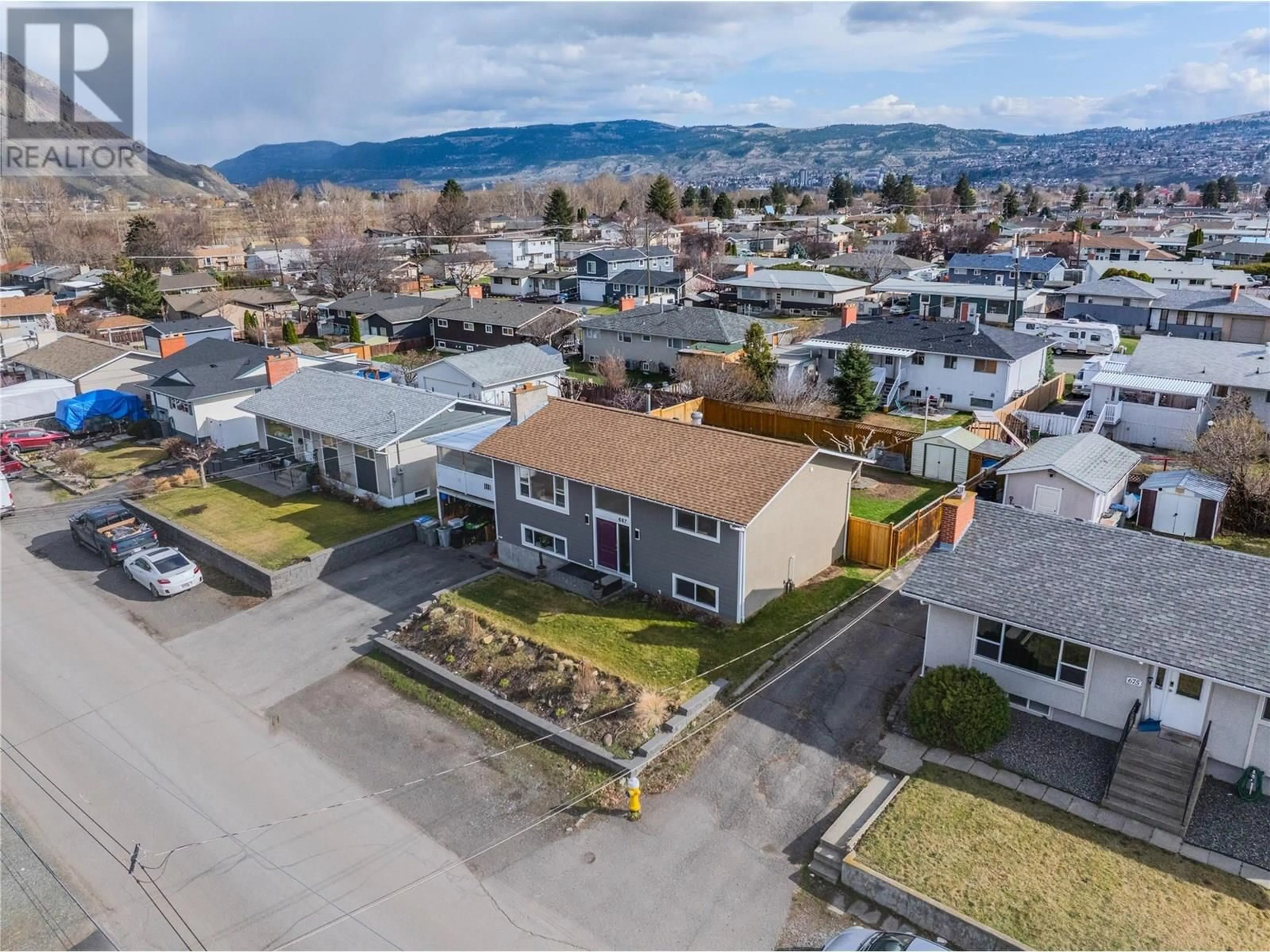 A pic from outside/outdoor area/front of a property/back of a property/a pic from drone, mountain view for 667 CUMBERLAND AVENUE, Kamloops British Columbia V2B1Z1