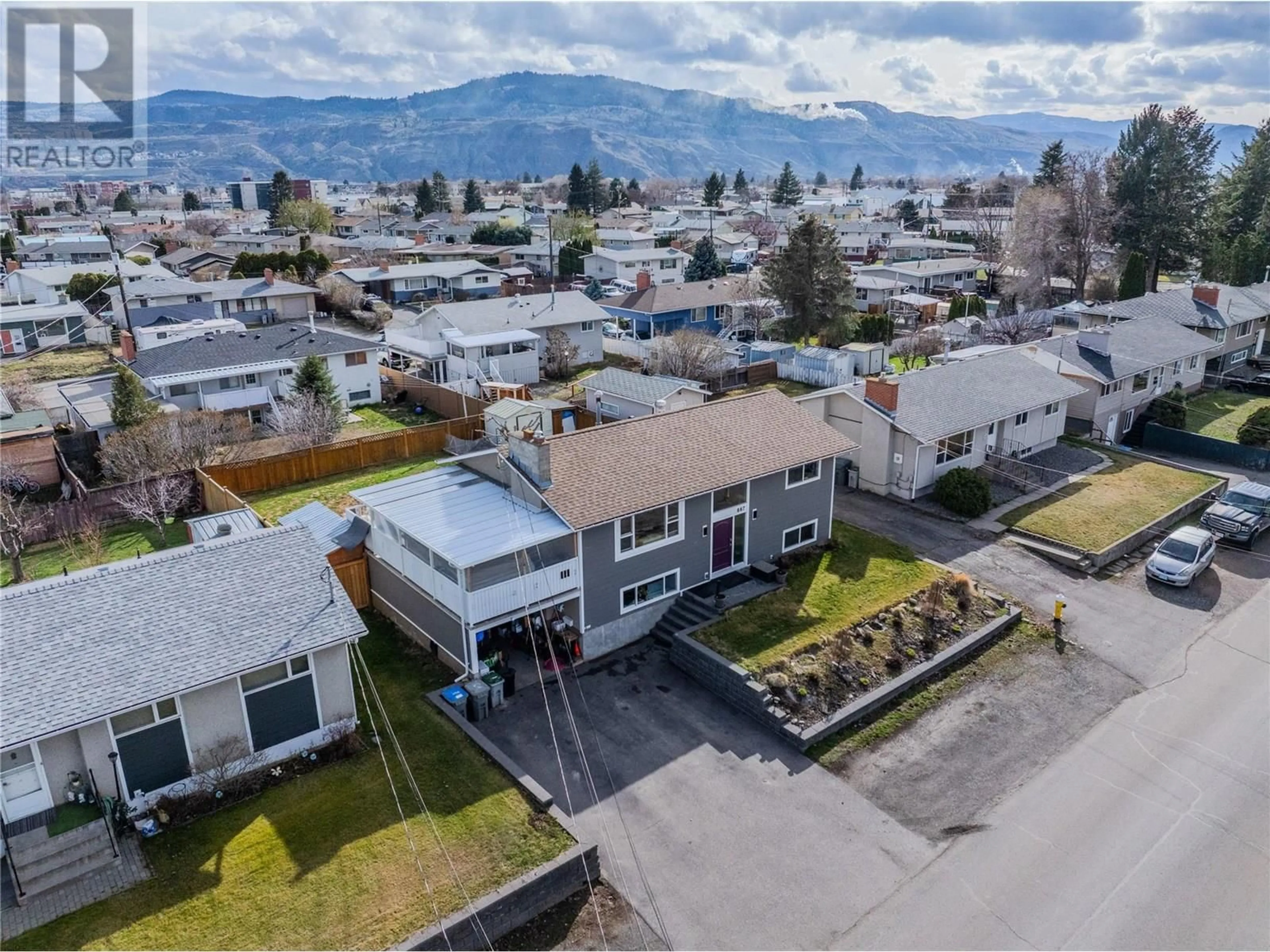 A pic from outside/outdoor area/front of a property/back of a property/a pic from drone, mountain view for 667 CUMBERLAND AVENUE, Kamloops British Columbia V2B1Z1