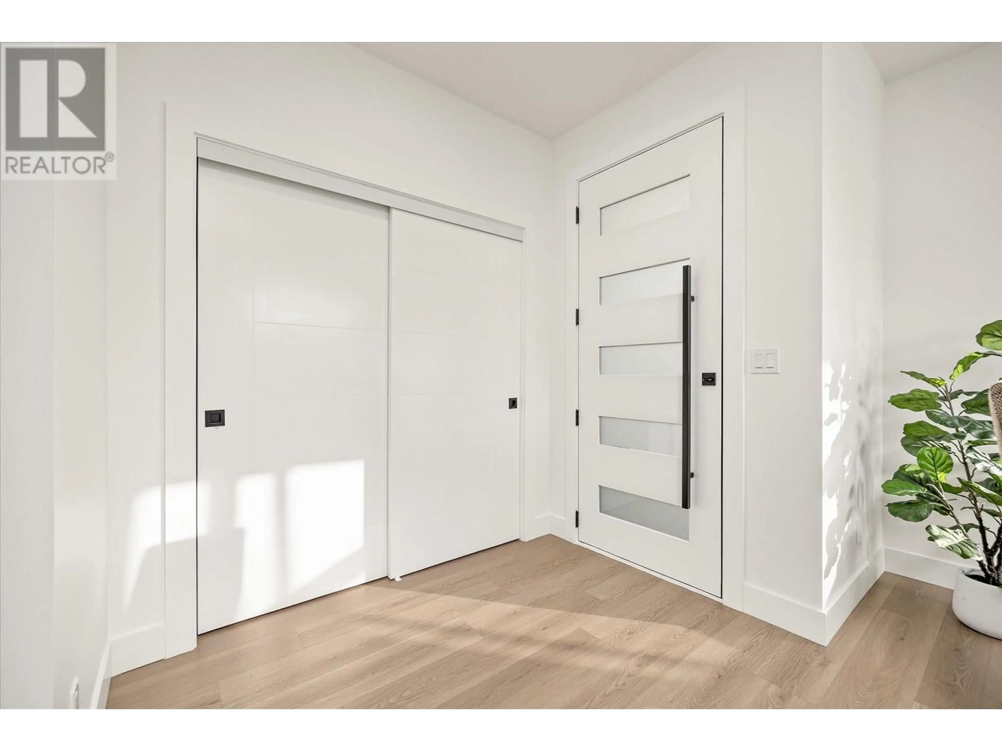 Indoor entryway for 1 - 745 PATTERSON AVENUE, Kelowna British Columbia V1Y5C9