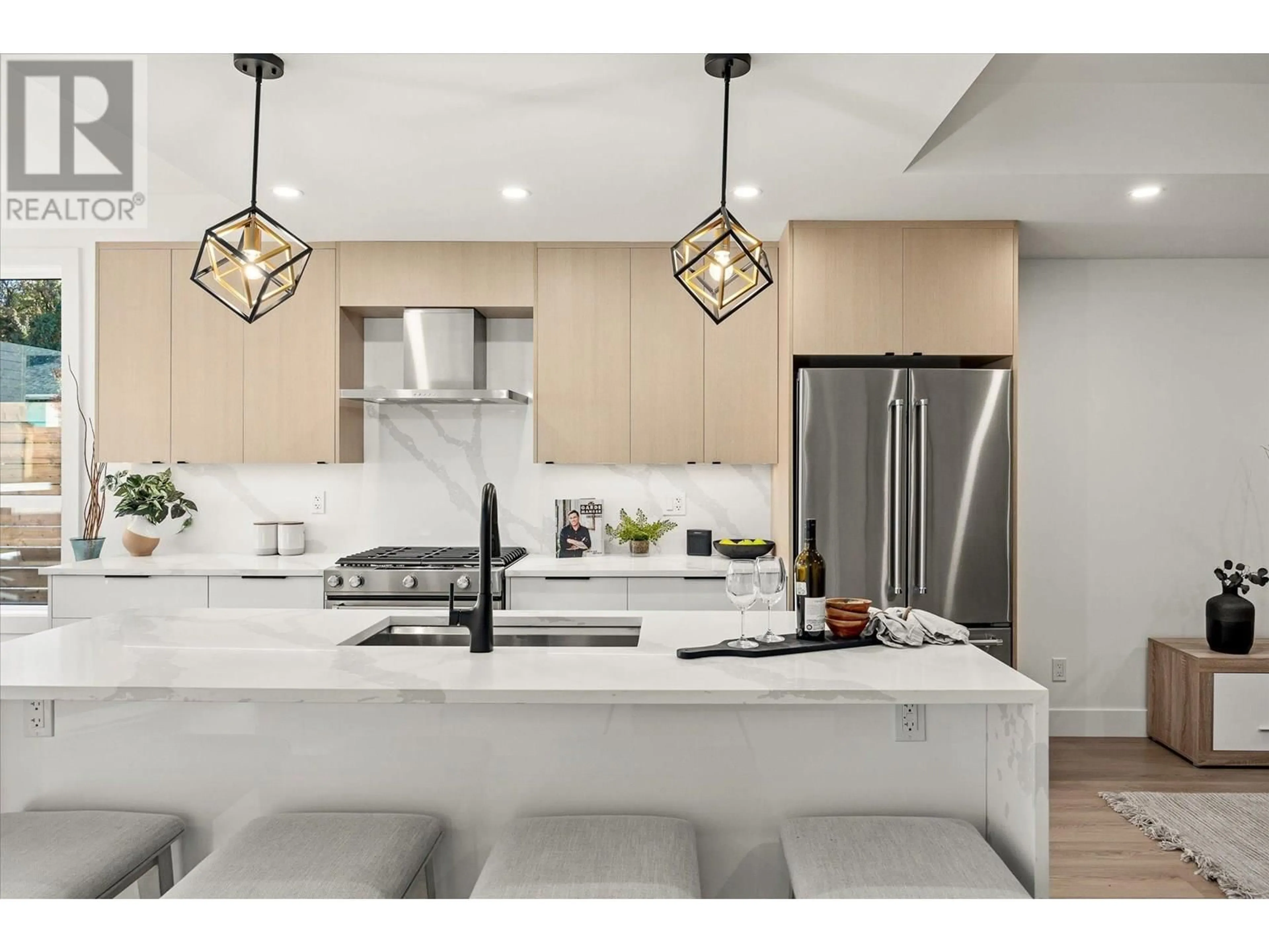 Contemporary kitchen, ceramic/tile floor for 1 - 745 PATTERSON AVENUE, Kelowna British Columbia V1Y5C9