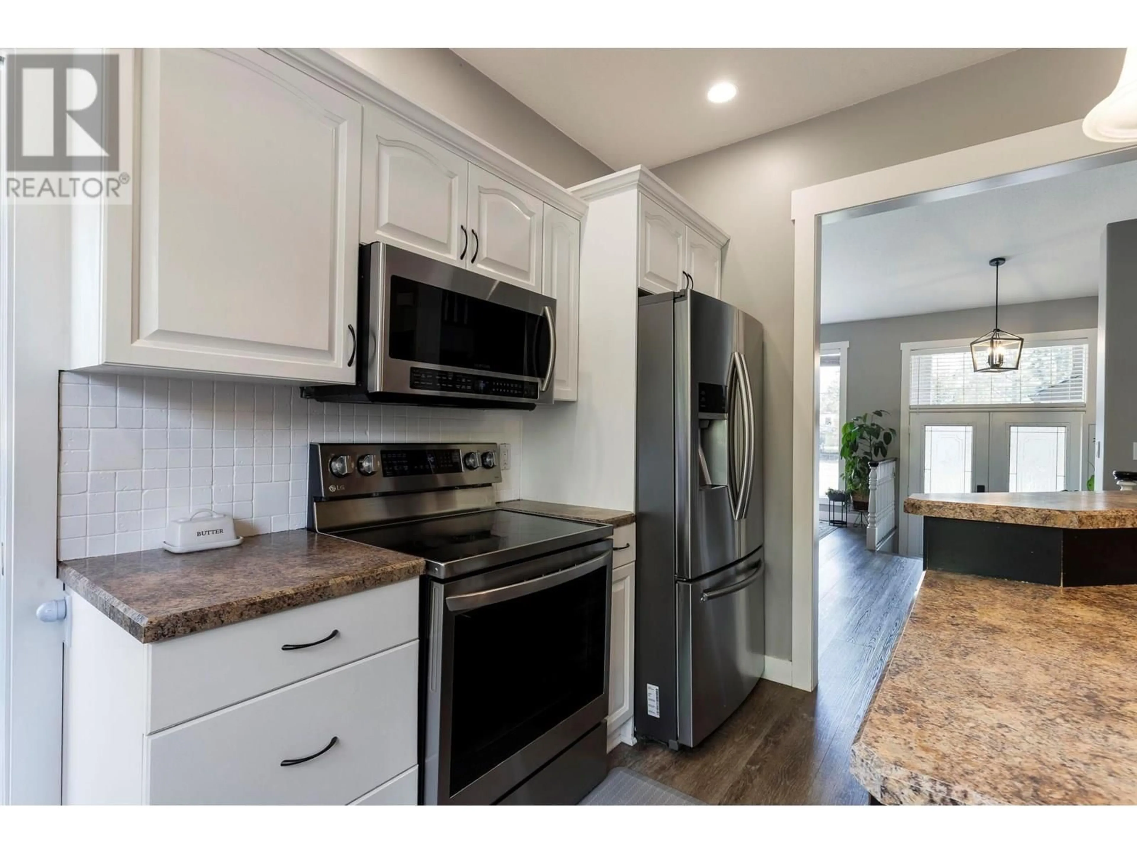 Open concept kitchen, unknown for 2086 SUNVIEW DRIVE, West Kelowna British Columbia V1Z3P9