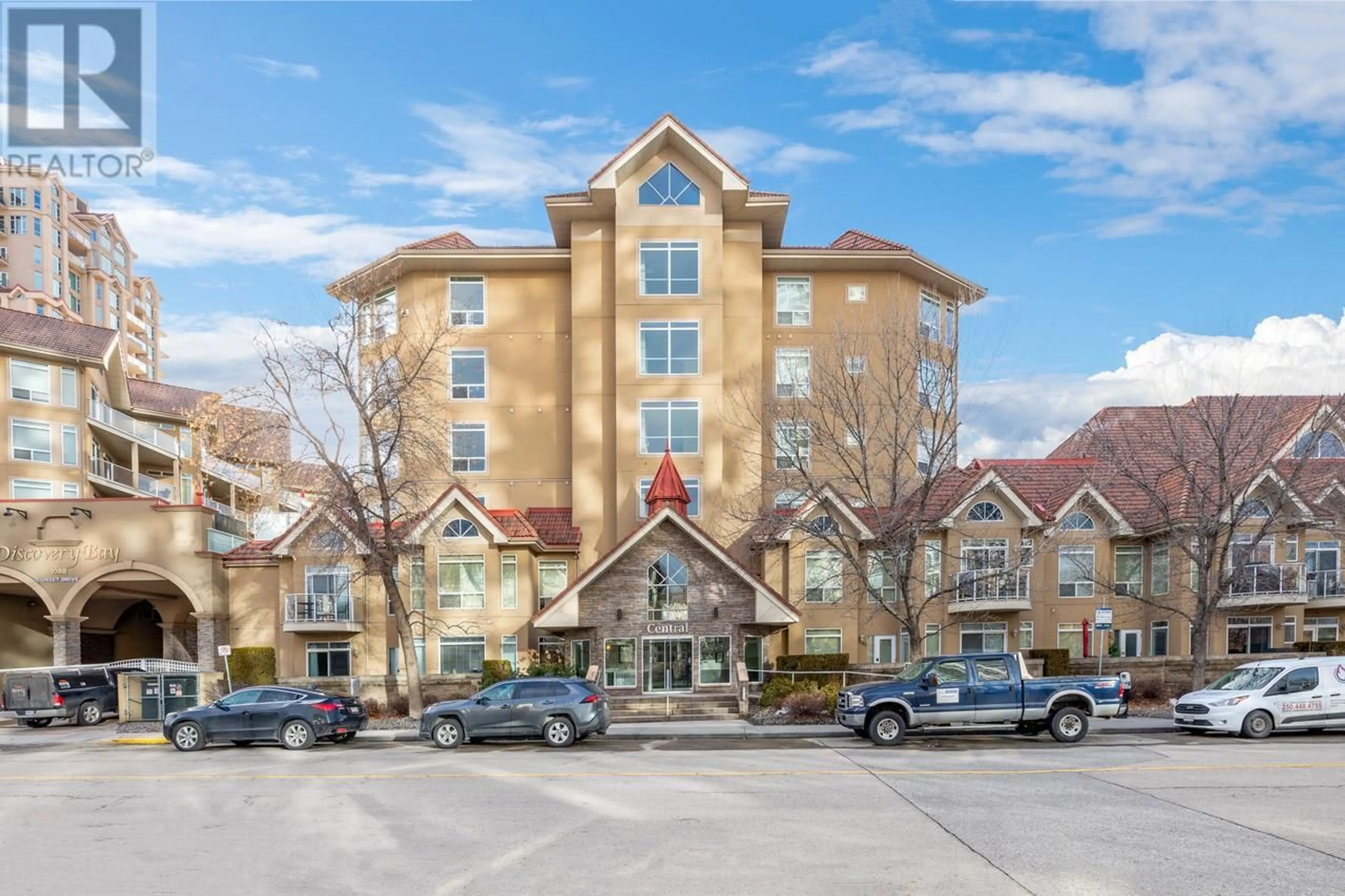 Indoor foyer for 546 - 1088 SUNSET DRIVE, Kelowna British Columbia V1Y9W1