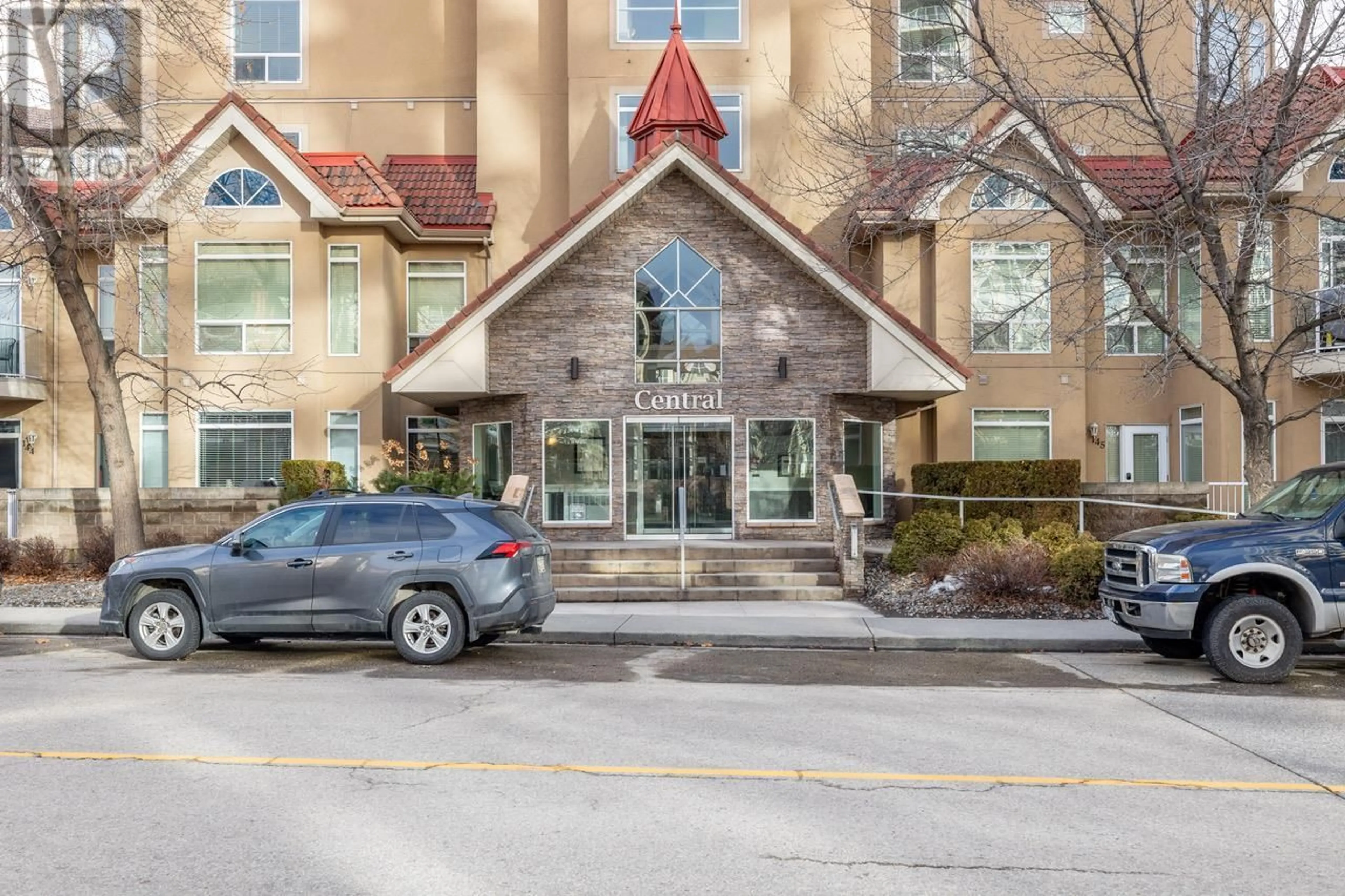 Indoor foyer for 546 - 1088 SUNSET DRIVE, Kelowna British Columbia V1Y9W1
