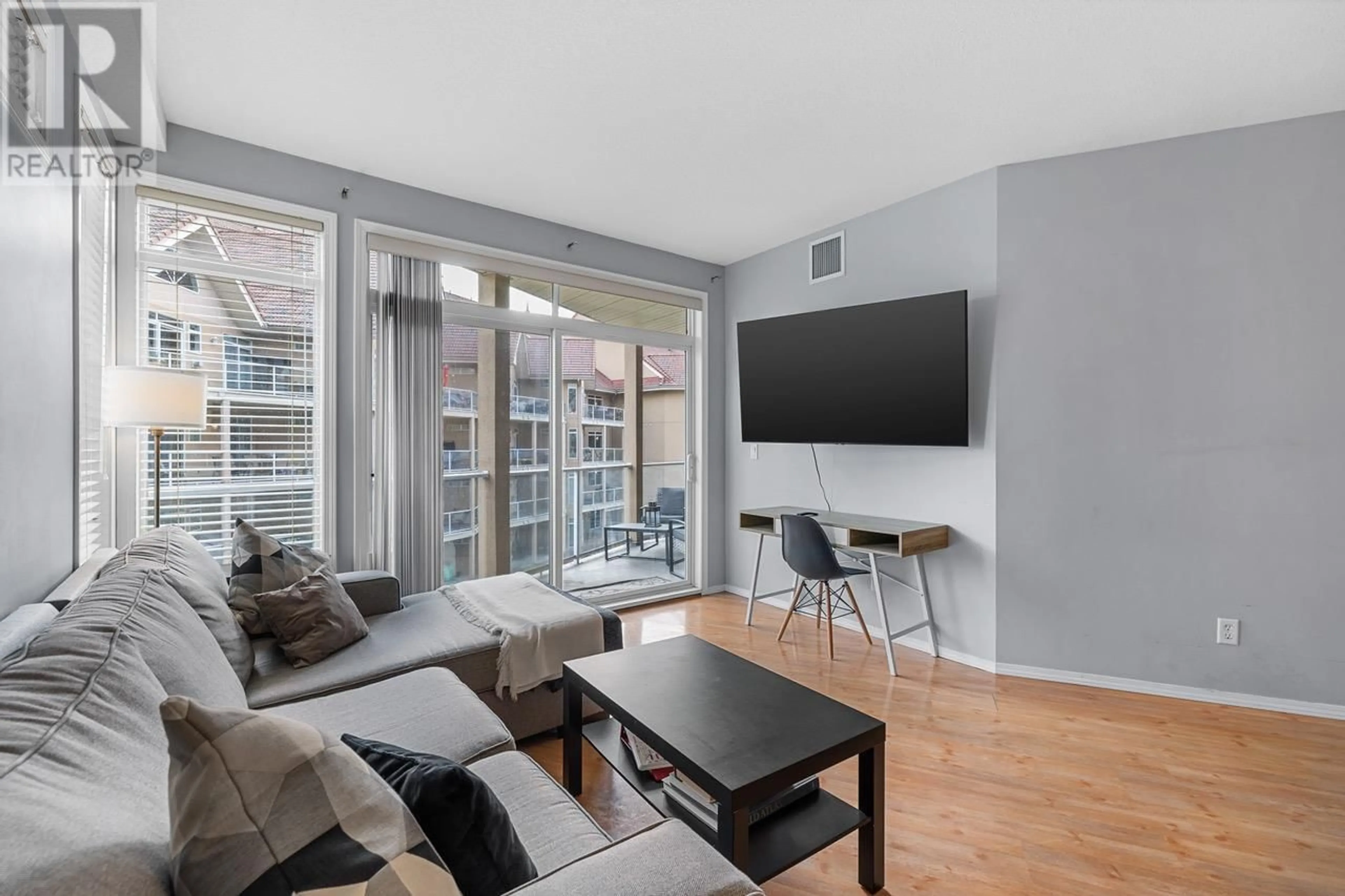 Living room with furniture, unknown for 546 - 1088 SUNSET DRIVE, Kelowna British Columbia V1Y9W1