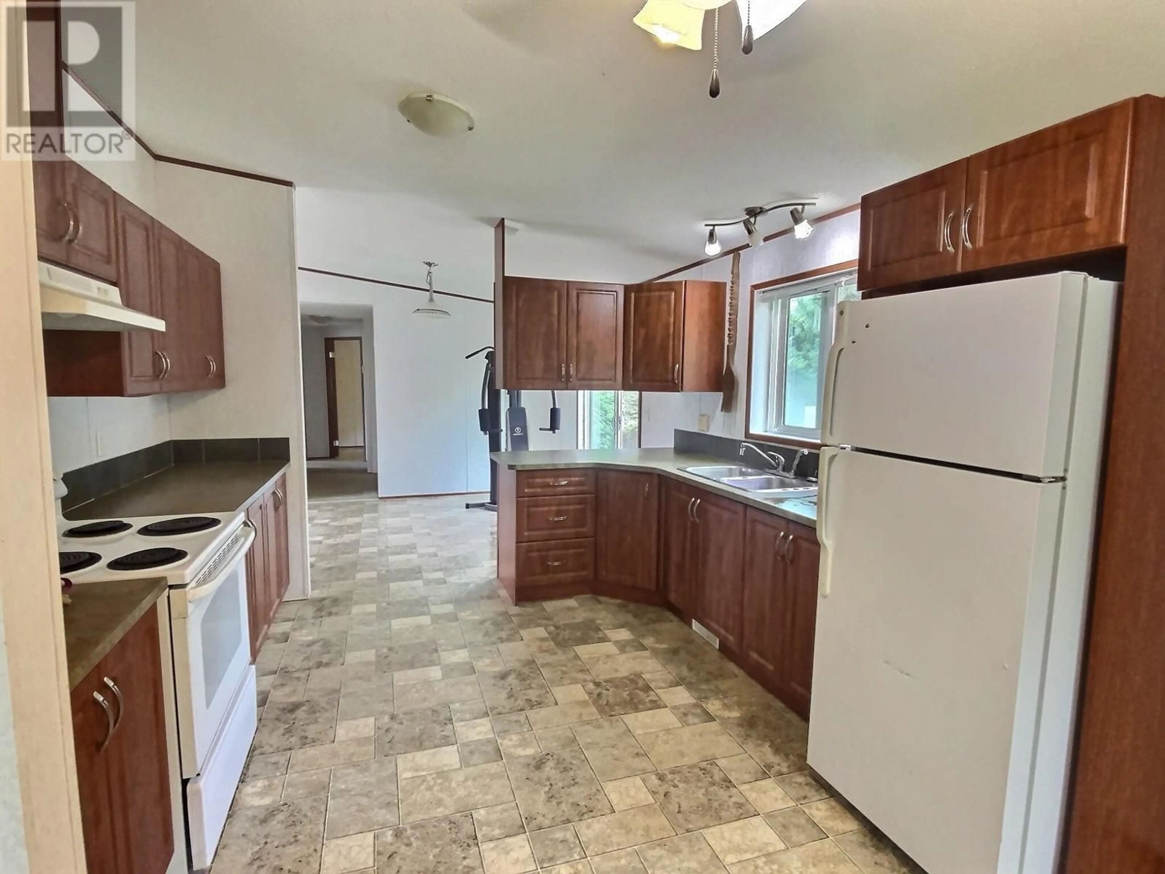 Standard kitchen, ceramic/tile floor for 31 - 2401 ORD ROAD, Kamloops British Columbia V2B7V8