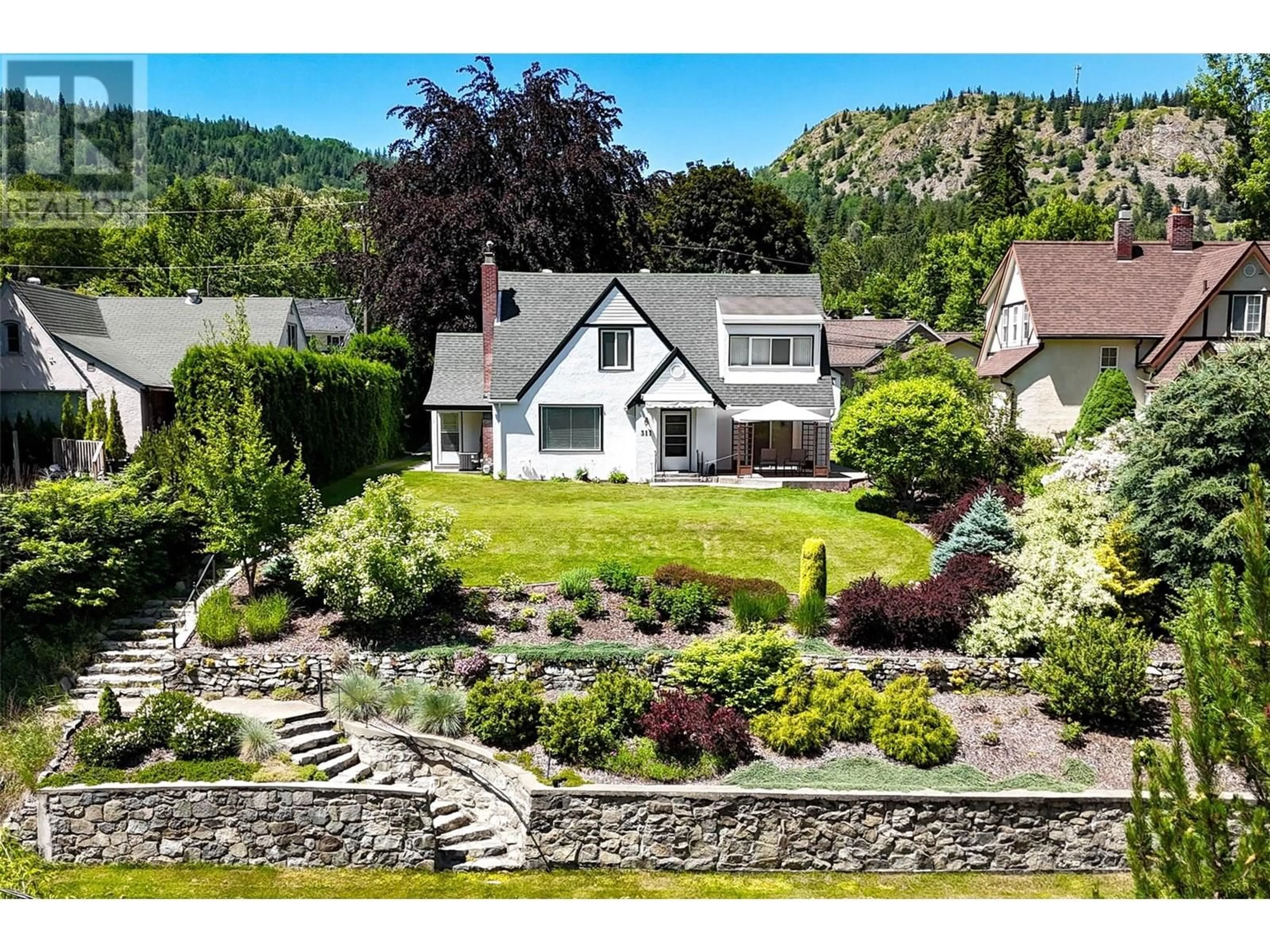 A pic from outside/outdoor area/front of a property/back of a property/a pic from drone, mountain view for 311 MURRAY DRIVE, Warfield British Columbia V1R2J5