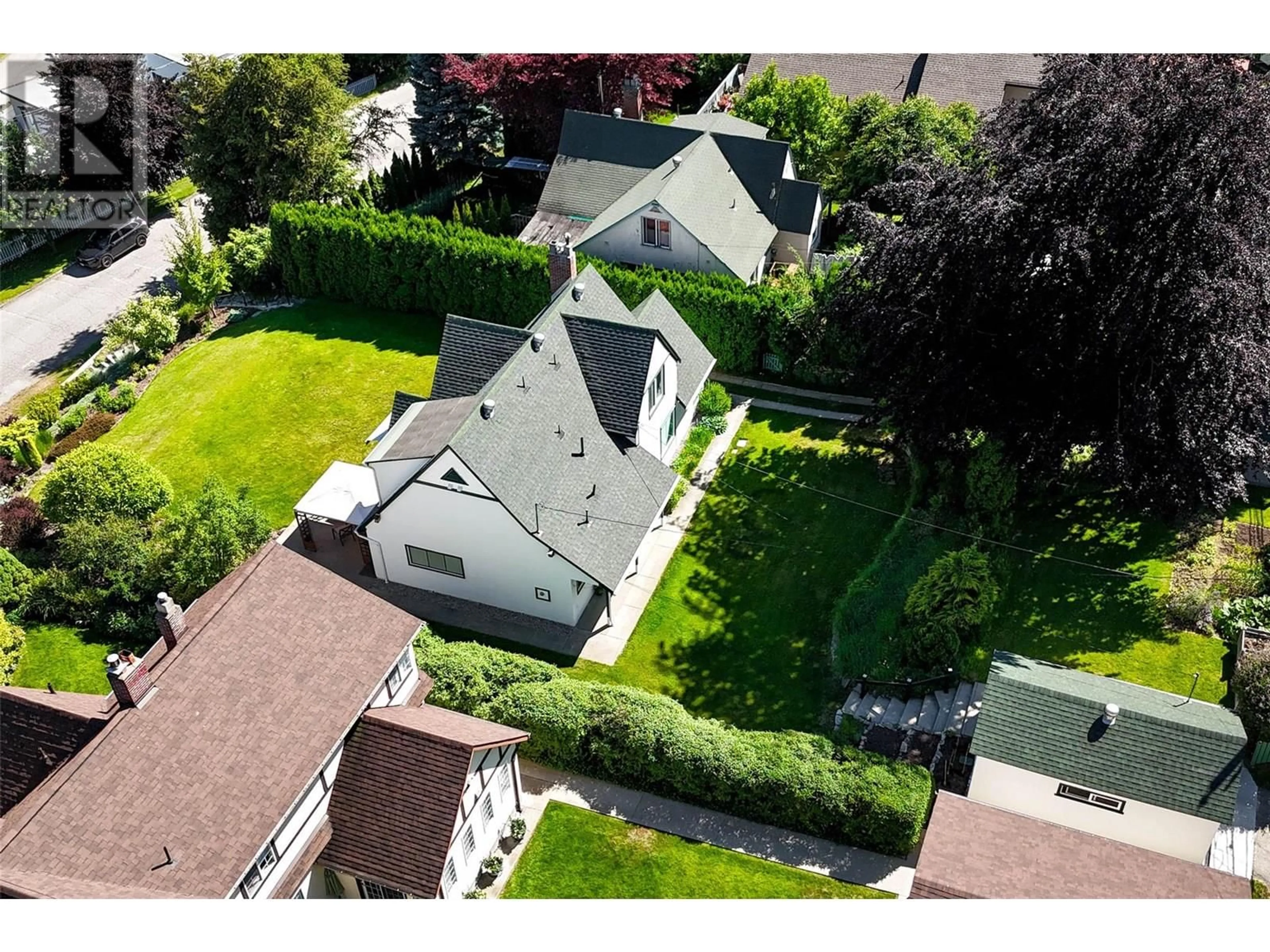 A pic from outside/outdoor area/front of a property/back of a property/a pic from drone, street for 311 MURRAY DRIVE, Warfield British Columbia V1R2J5