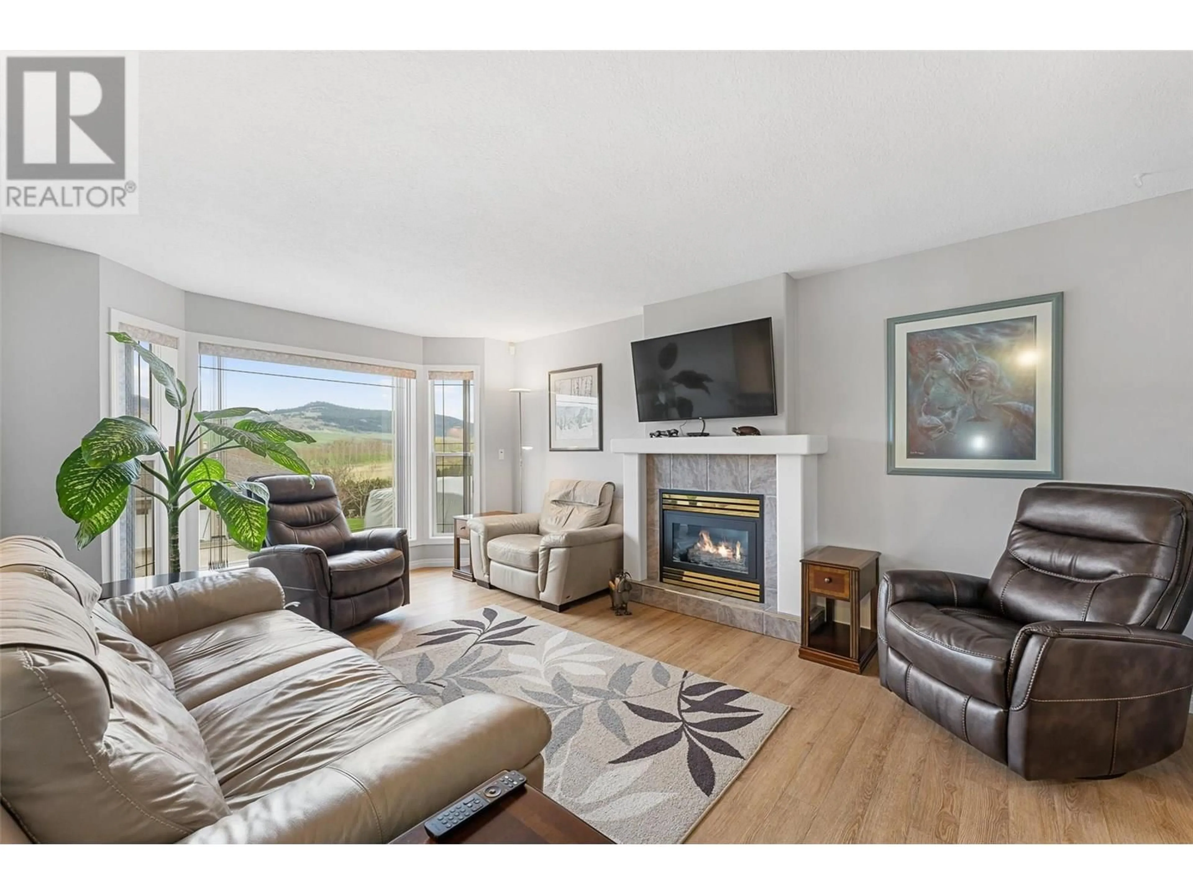 Living room with furniture, wood/laminate floor for 5805 RICHFIELD DRIVE, Vernon British Columbia V1H1A7