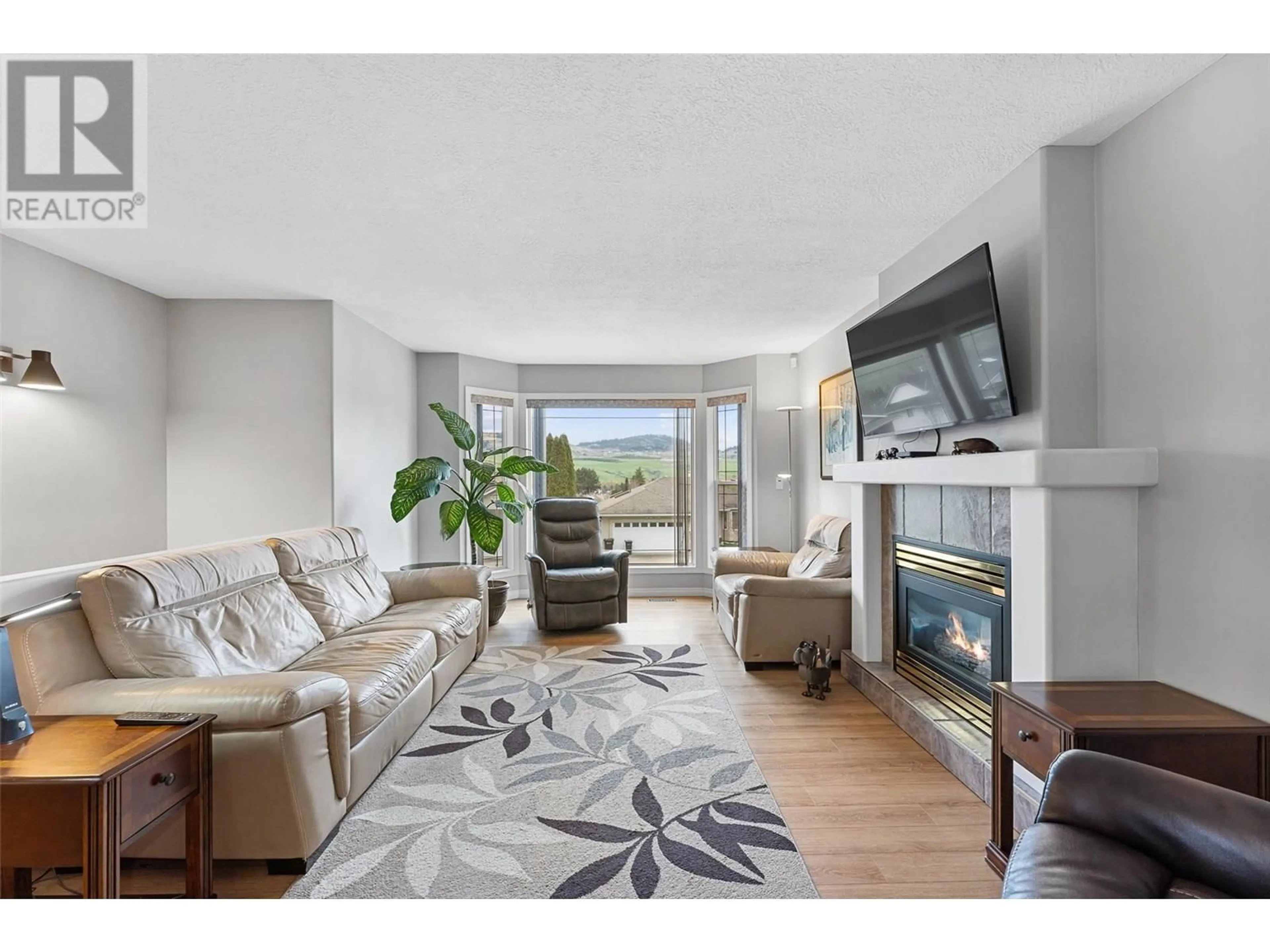 Living room with furniture, unknown for 5805 RICHFIELD DRIVE, Vernon British Columbia V1H1A7